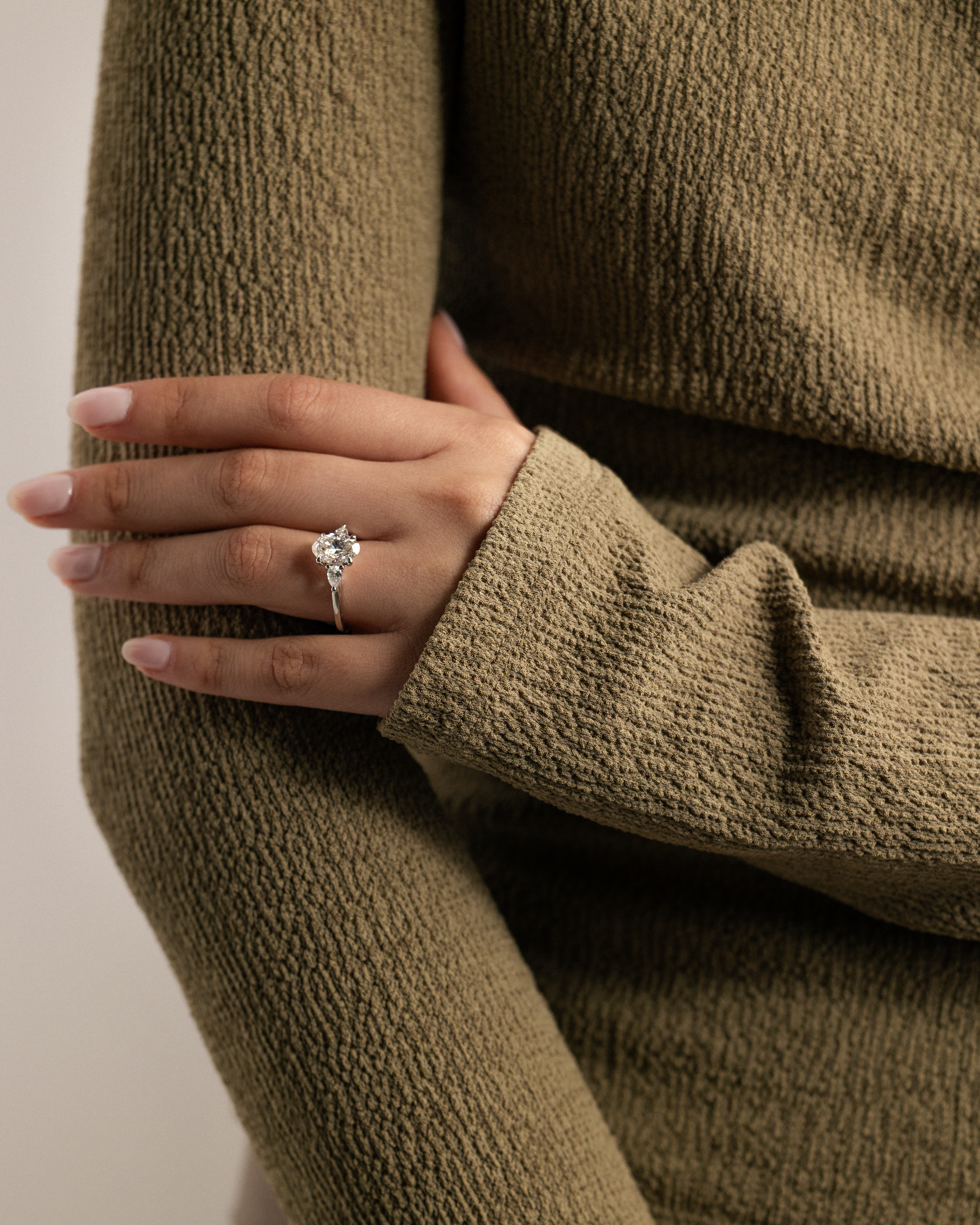 Amara - Trellis Set Oval Trilogy Lifestyle Image