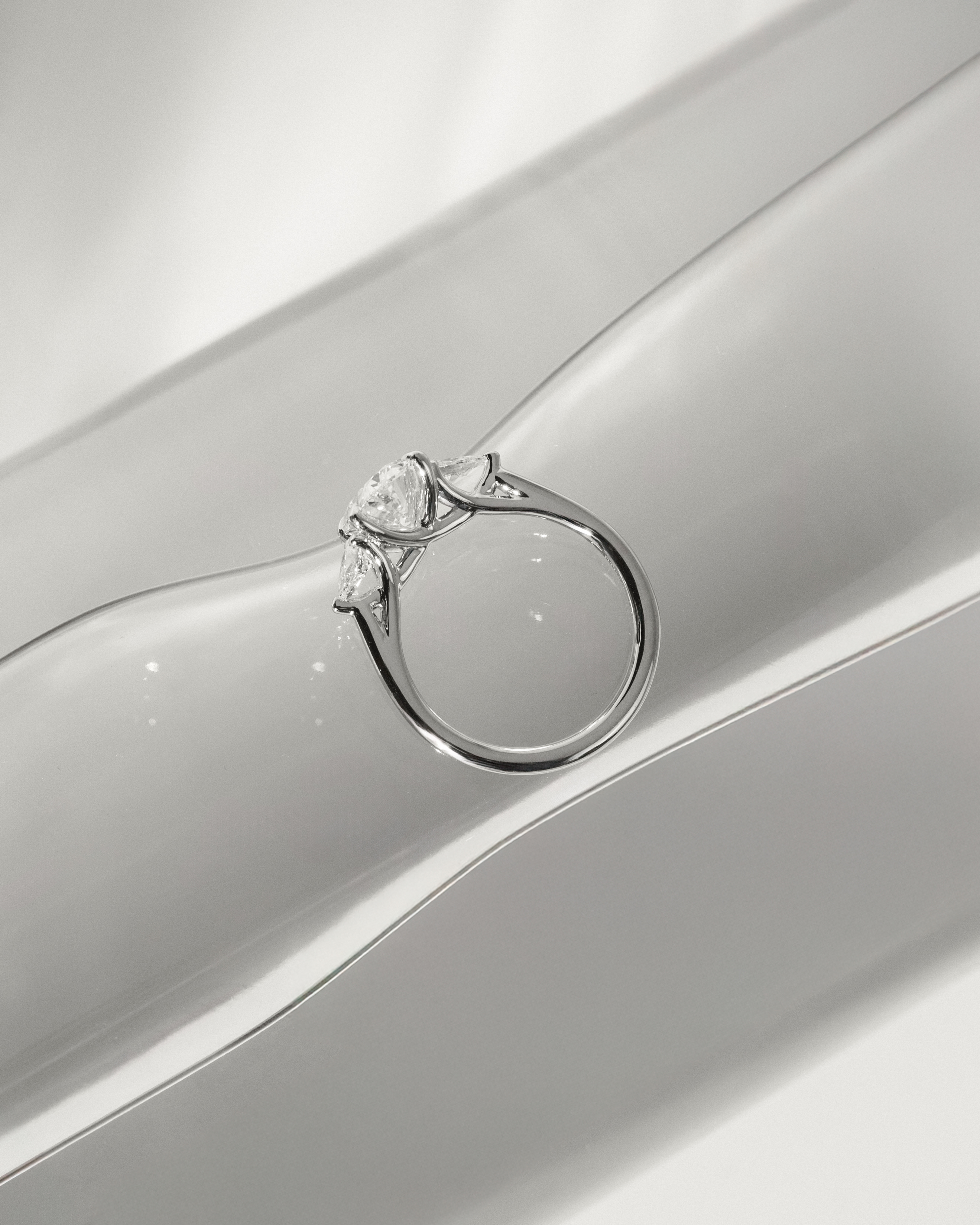 Amara - Trellis Set Oval Trilogy Lifestyle Image