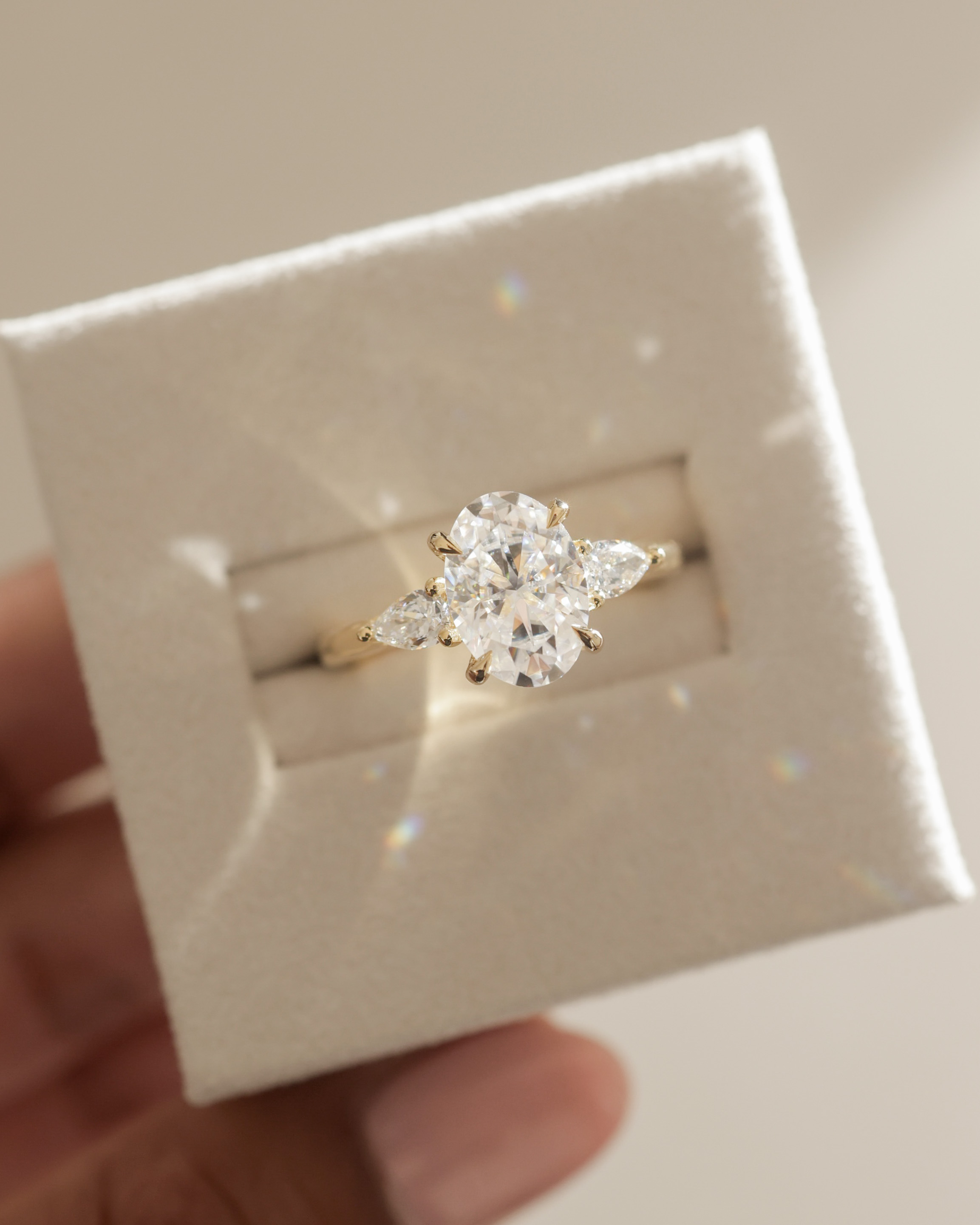 Amara - Trellis Set Oval Trilogy Lifestyle Image