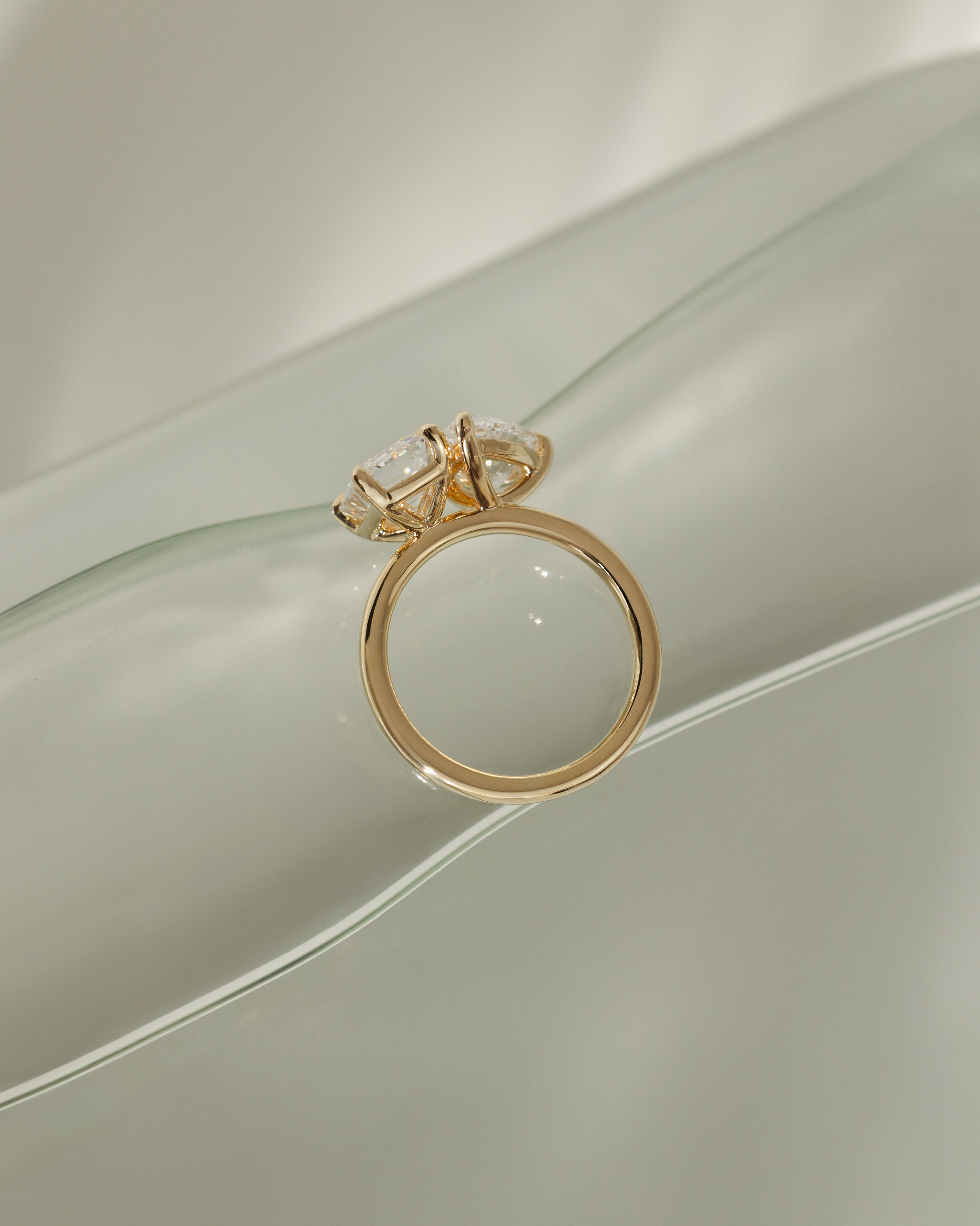 Amor - Pear and Emerald Toi Et Moi Lifestyle Image