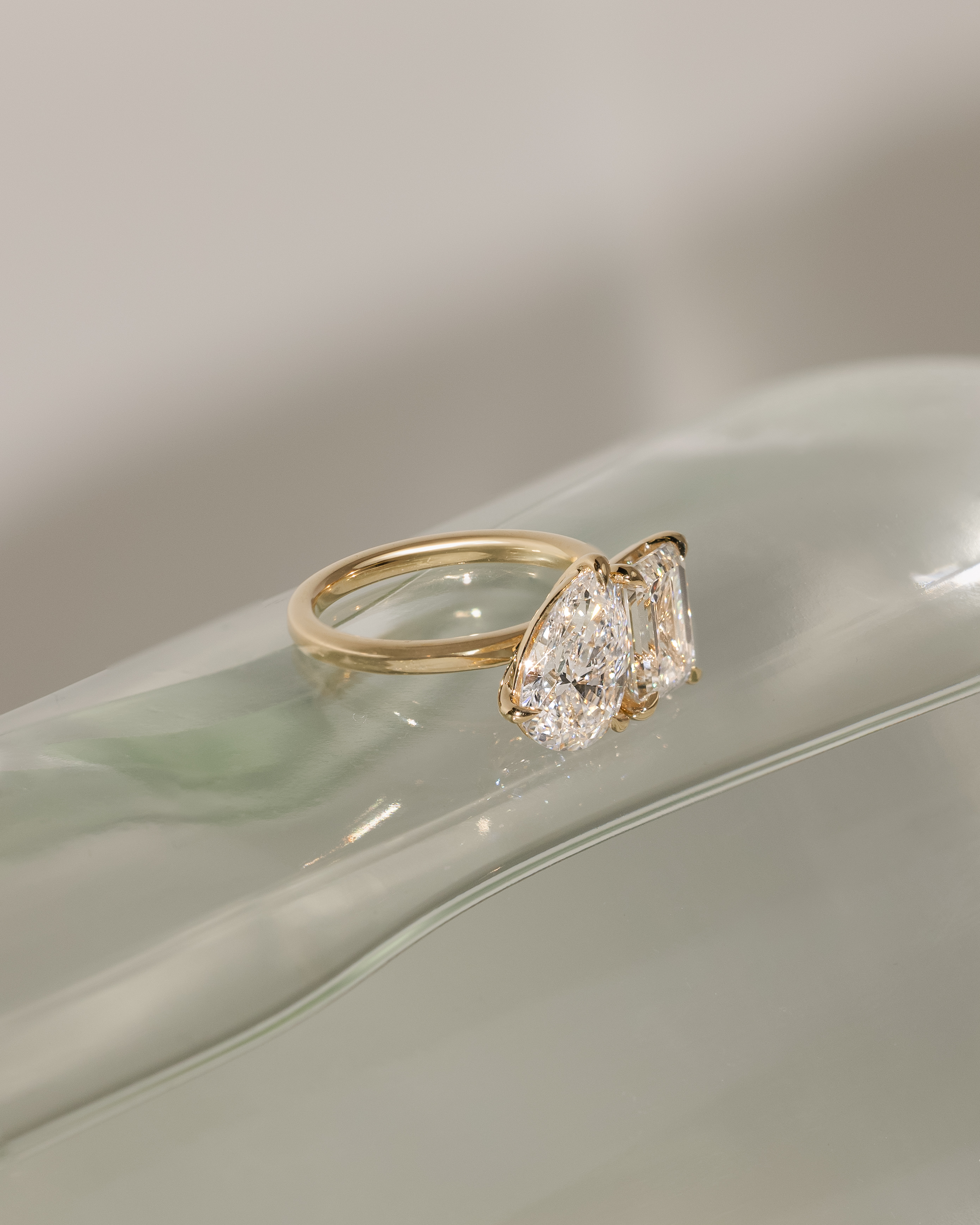 Amor - Pear and Emerald Toi Et Moi Lifestyle Image