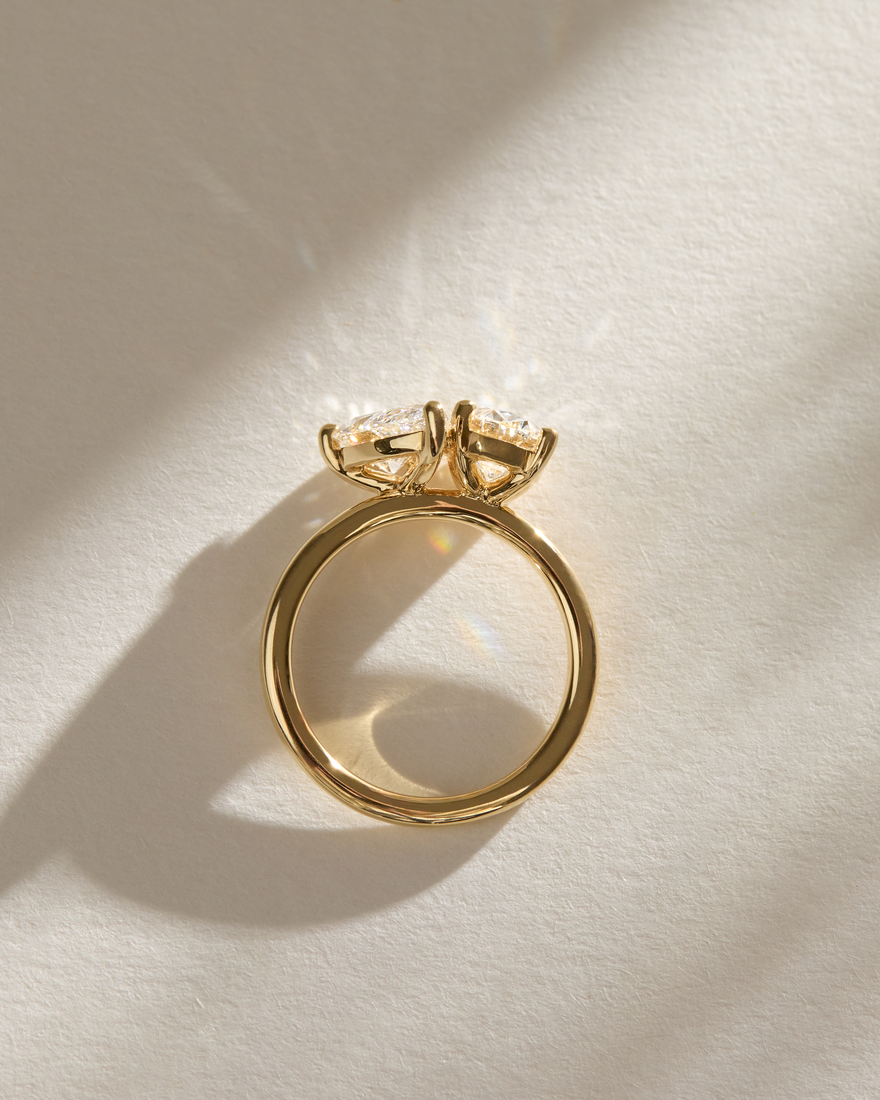 April - Oval & Pear Toi Et Moi Lifestyle Image