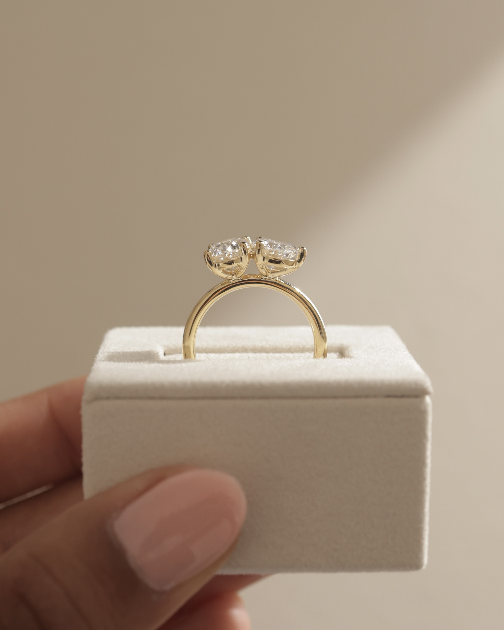 April - Oval & Pear Toi Et Moi Lifestyle Image