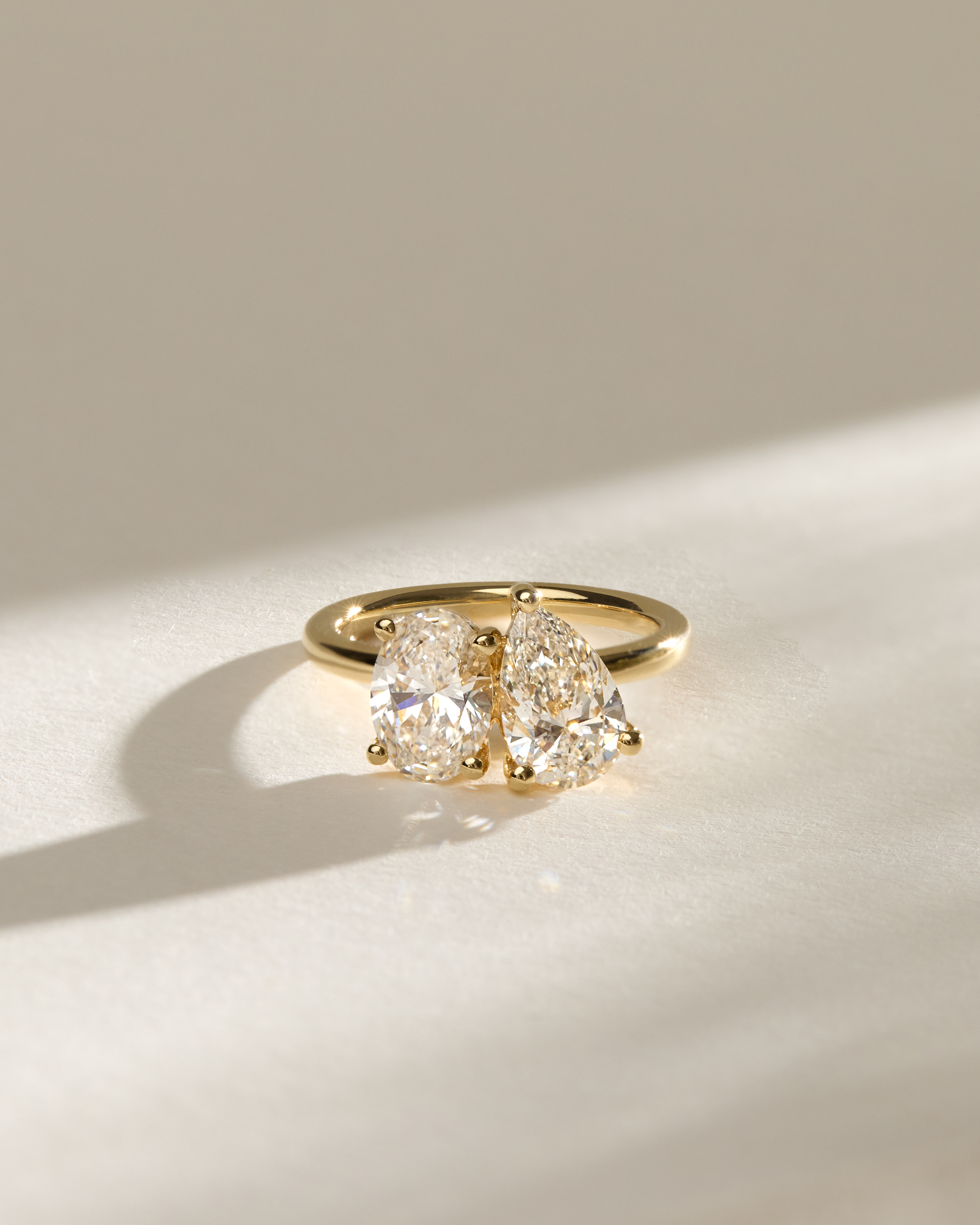 April - Oval & Pear Toi Et Moi Lifestyle Image