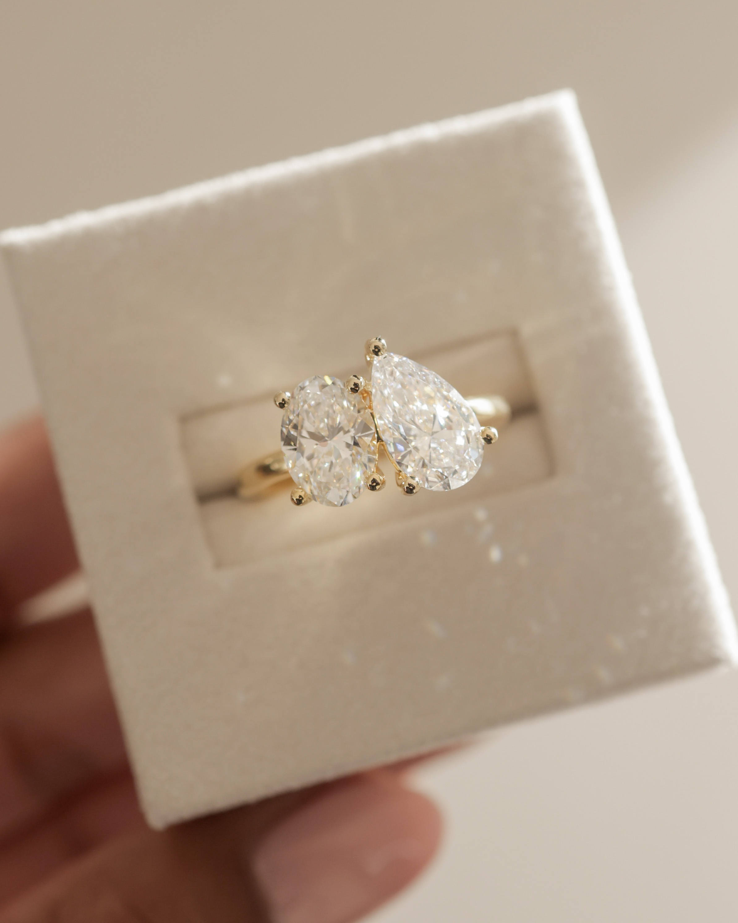 April - Oval & Pear Toi Et Moi Lifestyle Image