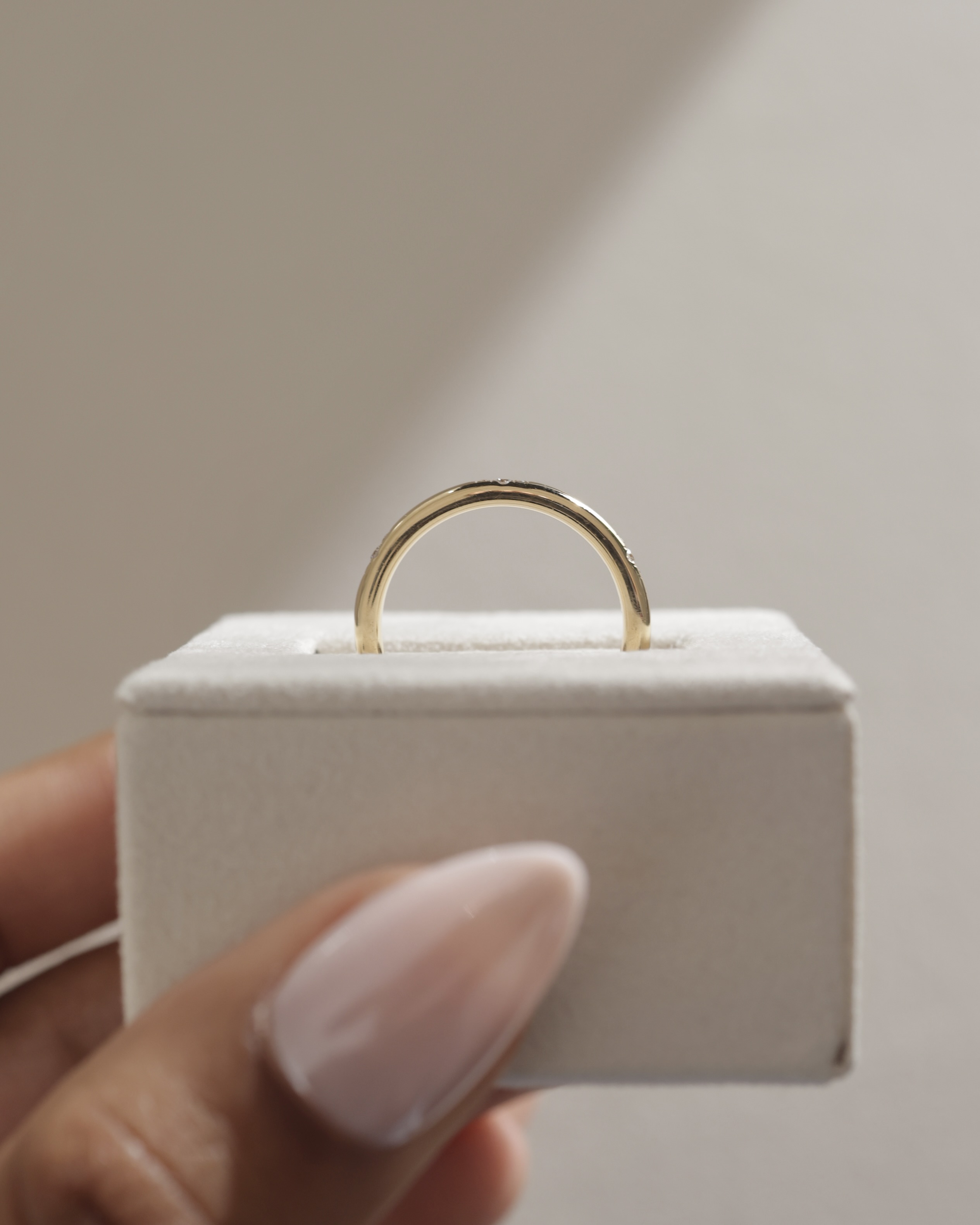 Arizona - Hammer Set Cluster Wedding Ring Lifestyle Image