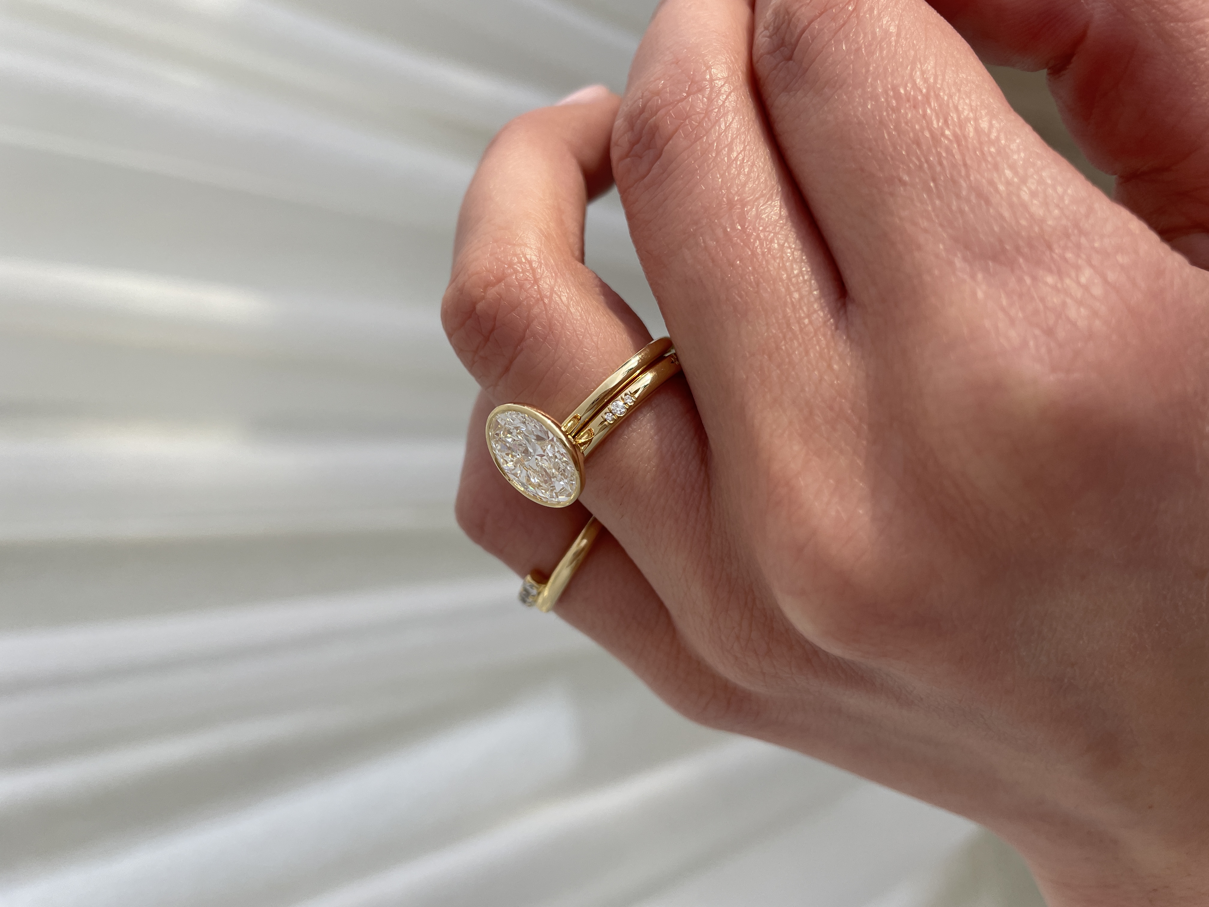 Arizona - Hammer Set Cluster Wedding Ring Lifestyle Image