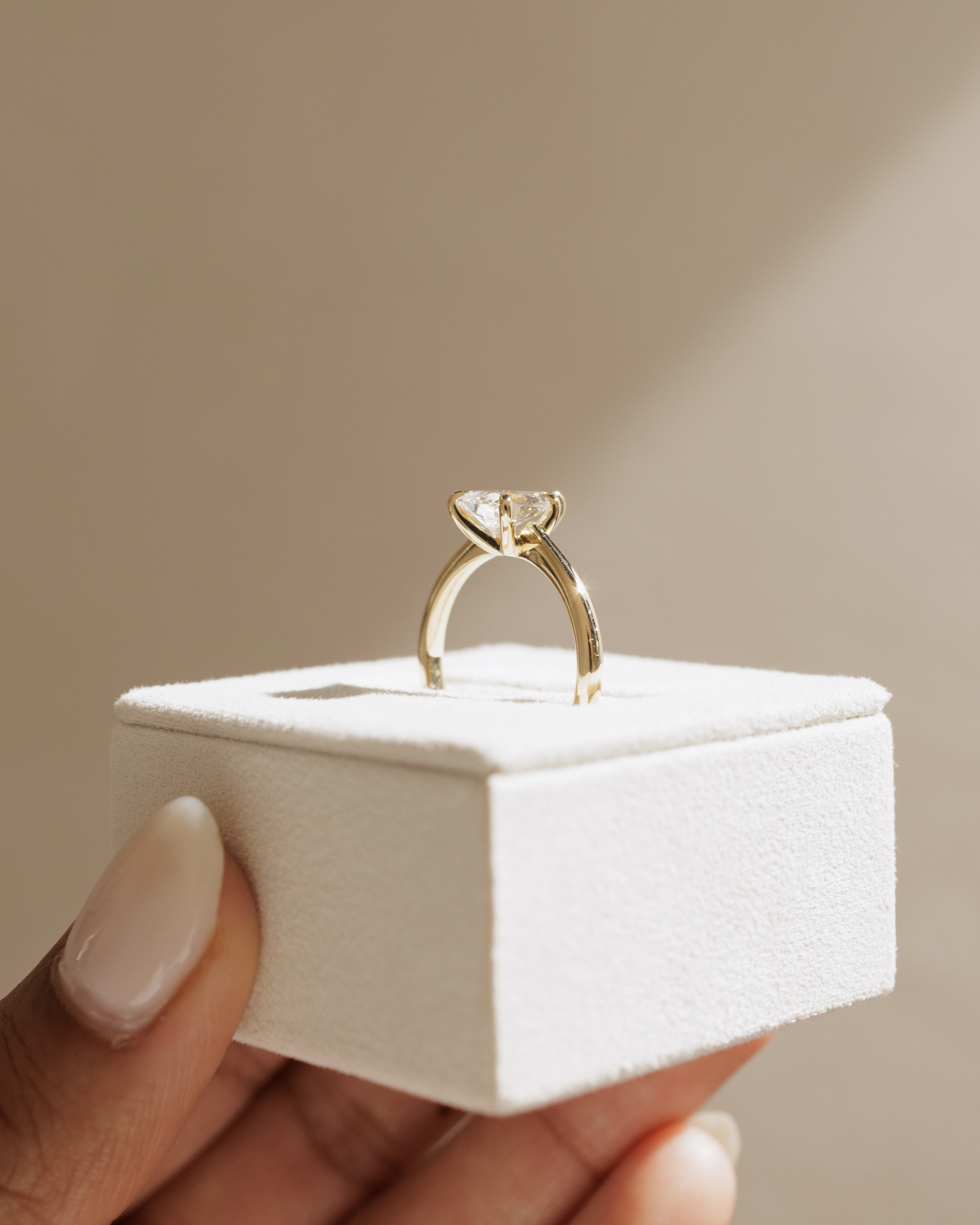 Aspen  5 Claw Pear Solitaire Lifestyle Image