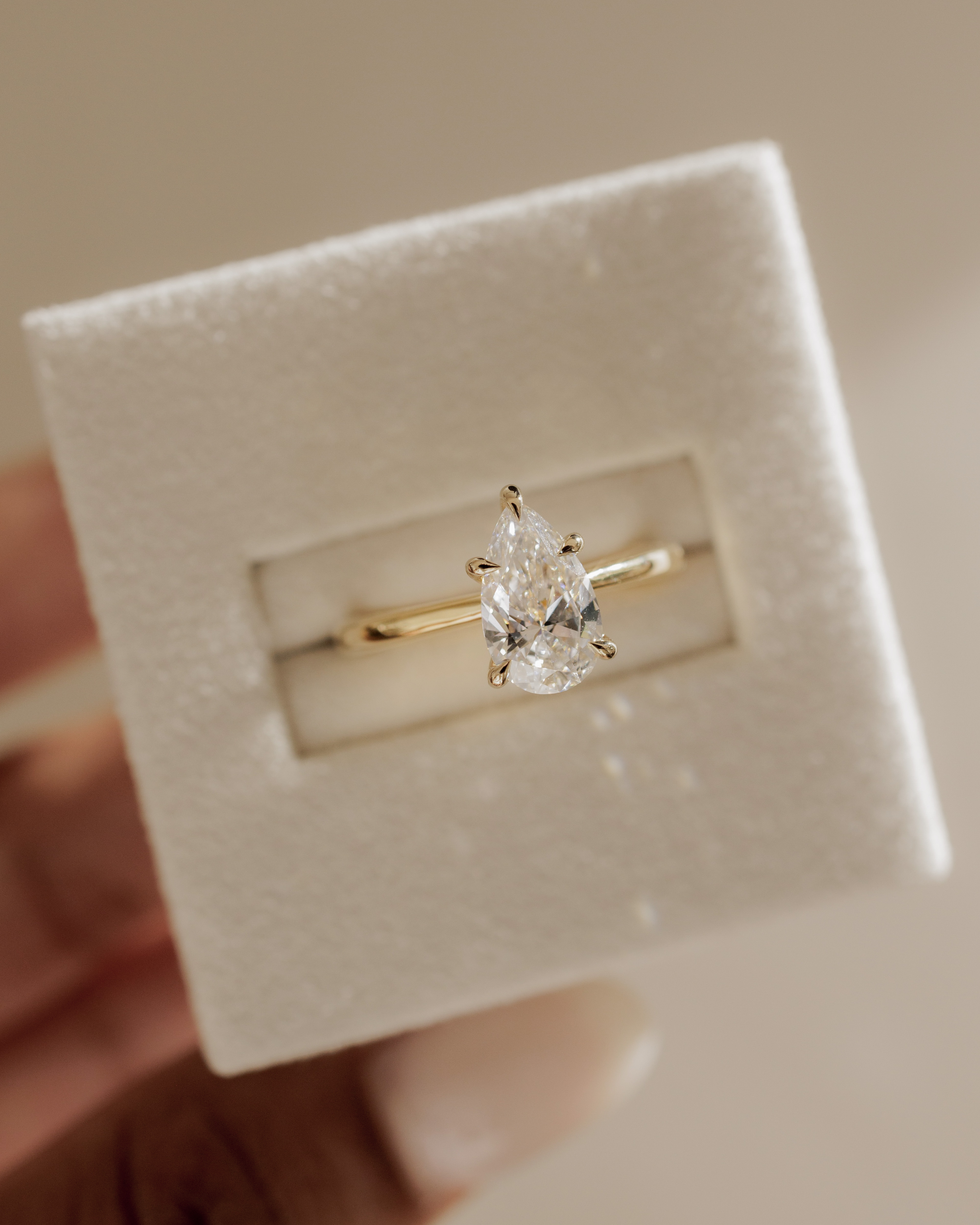 Aspen  5 Claw Pear Solitaire Lifestyle Image