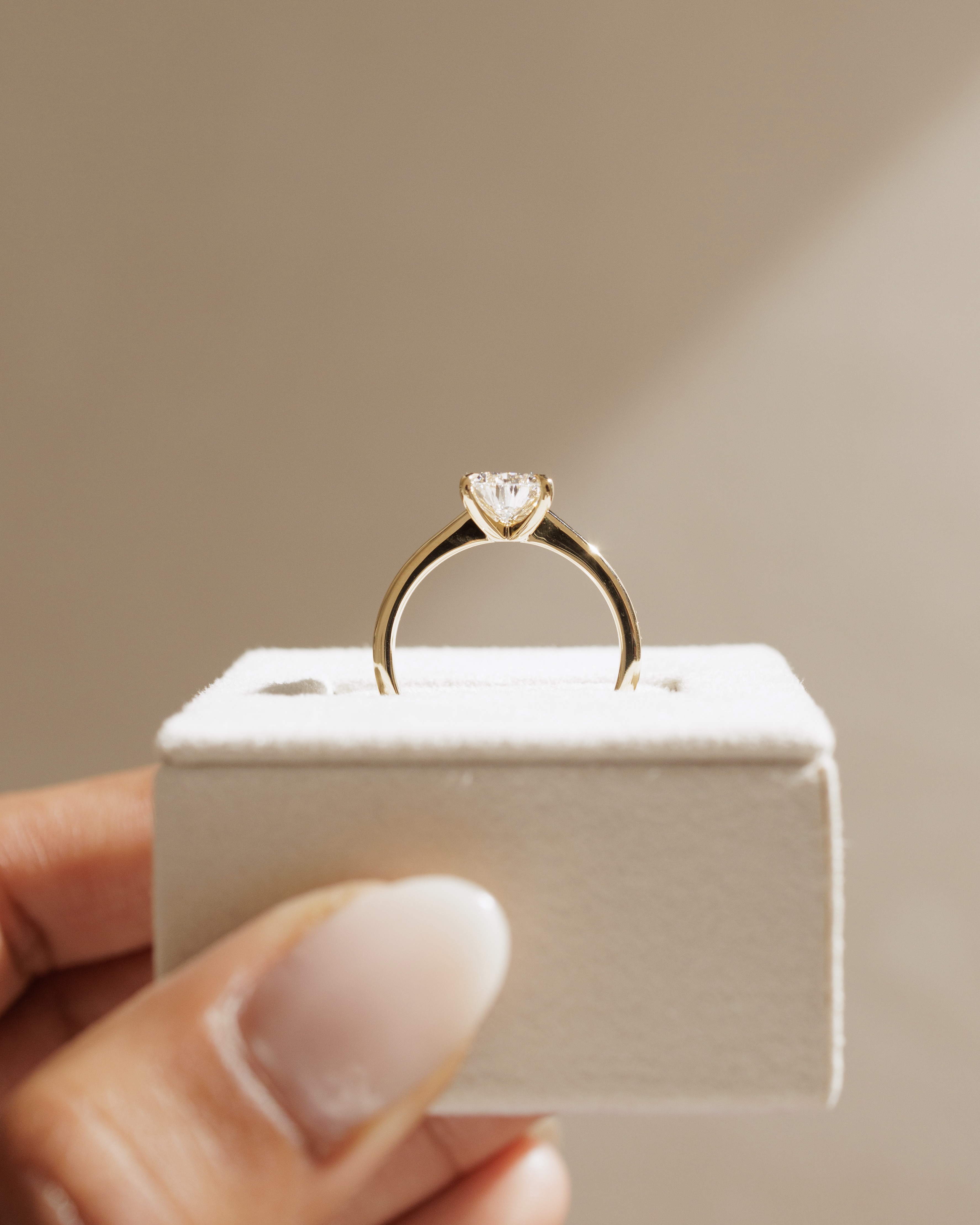 Aspen  5 Claw Pear Solitaire Lifestyle Image