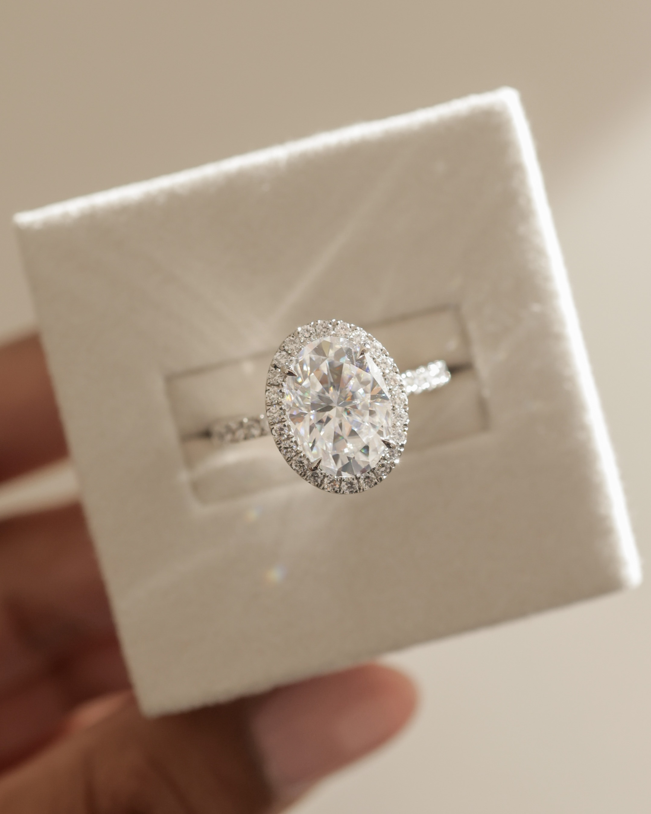 Aurora  Oval Halo with Pav Lifestyle Image