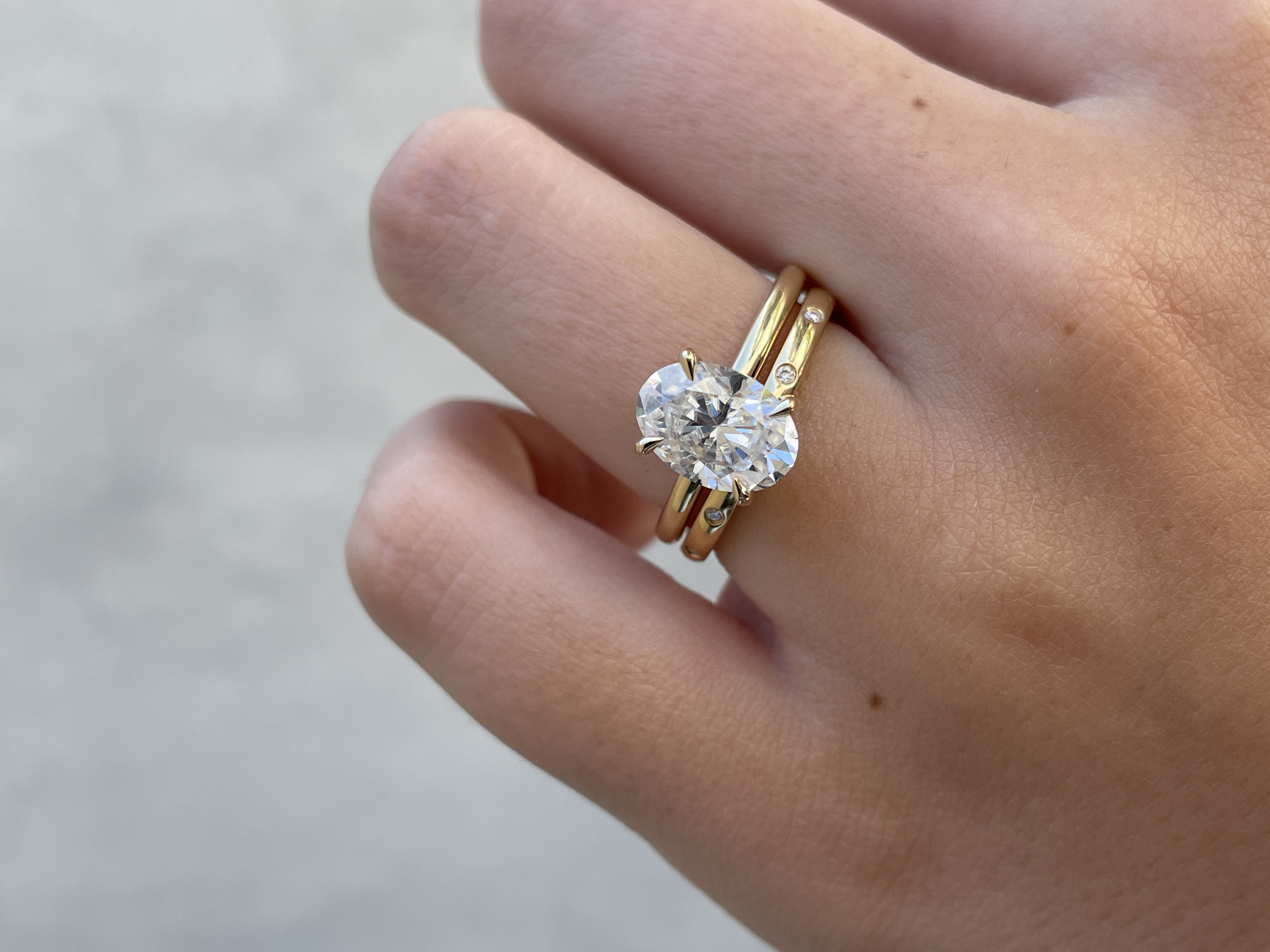 Bianca  Hammer Set Wedding Ring Lifestyle Image