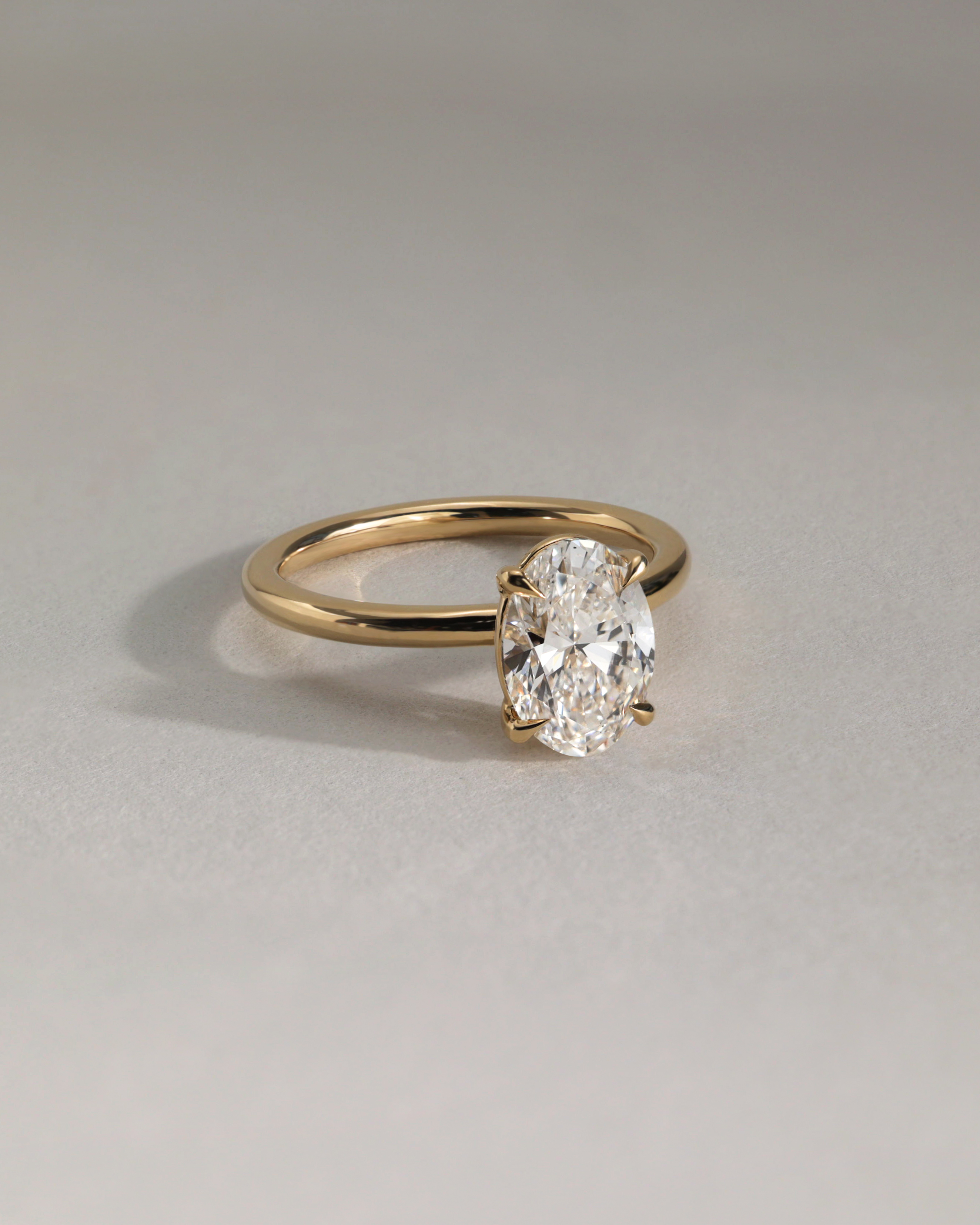 Daisy  Oval Solitaire Lifestyle Image