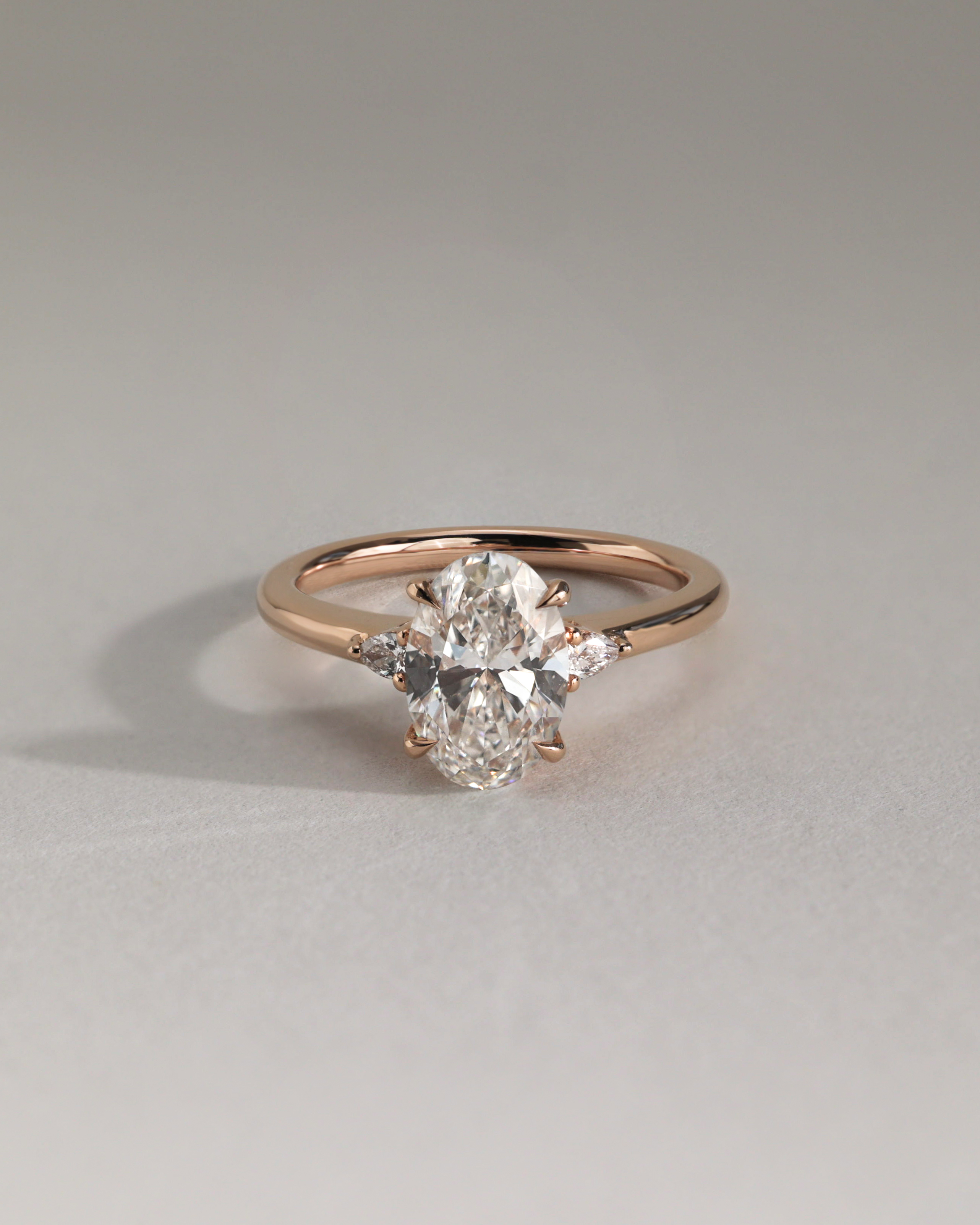 Elena  Oval Trilogy Lifestyle Image