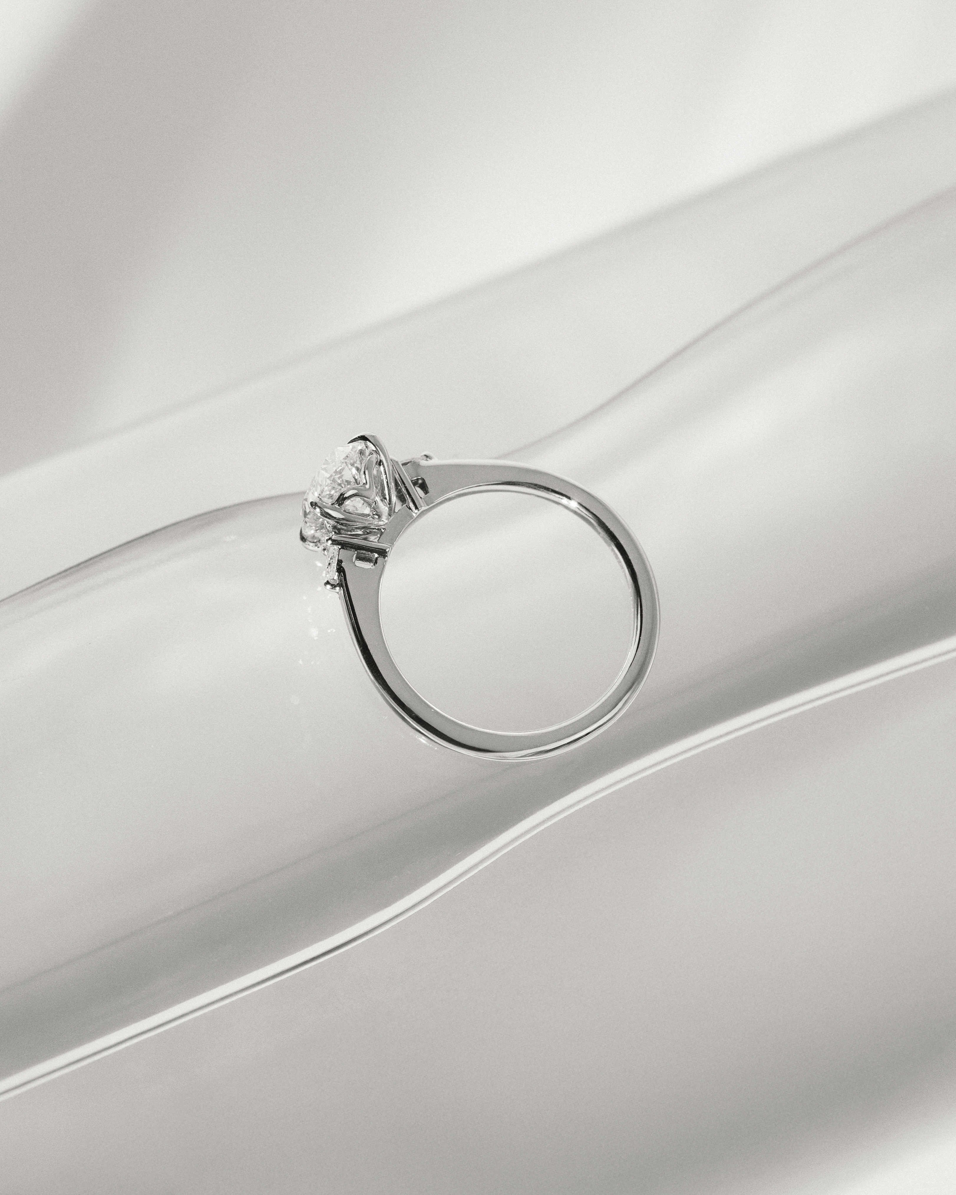 Elena  Oval Trilogy Lifestyle Image