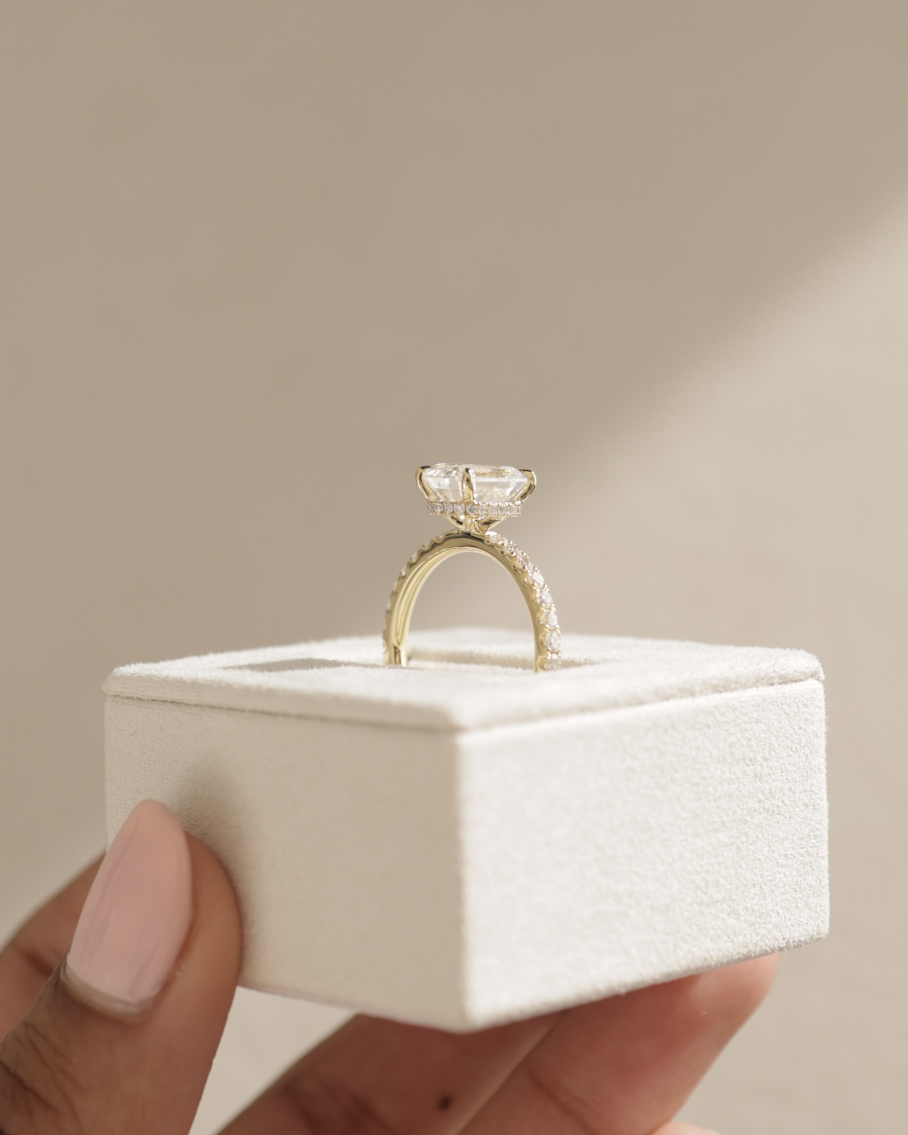 Eliana - Emerald with Pav Lifestyle Image