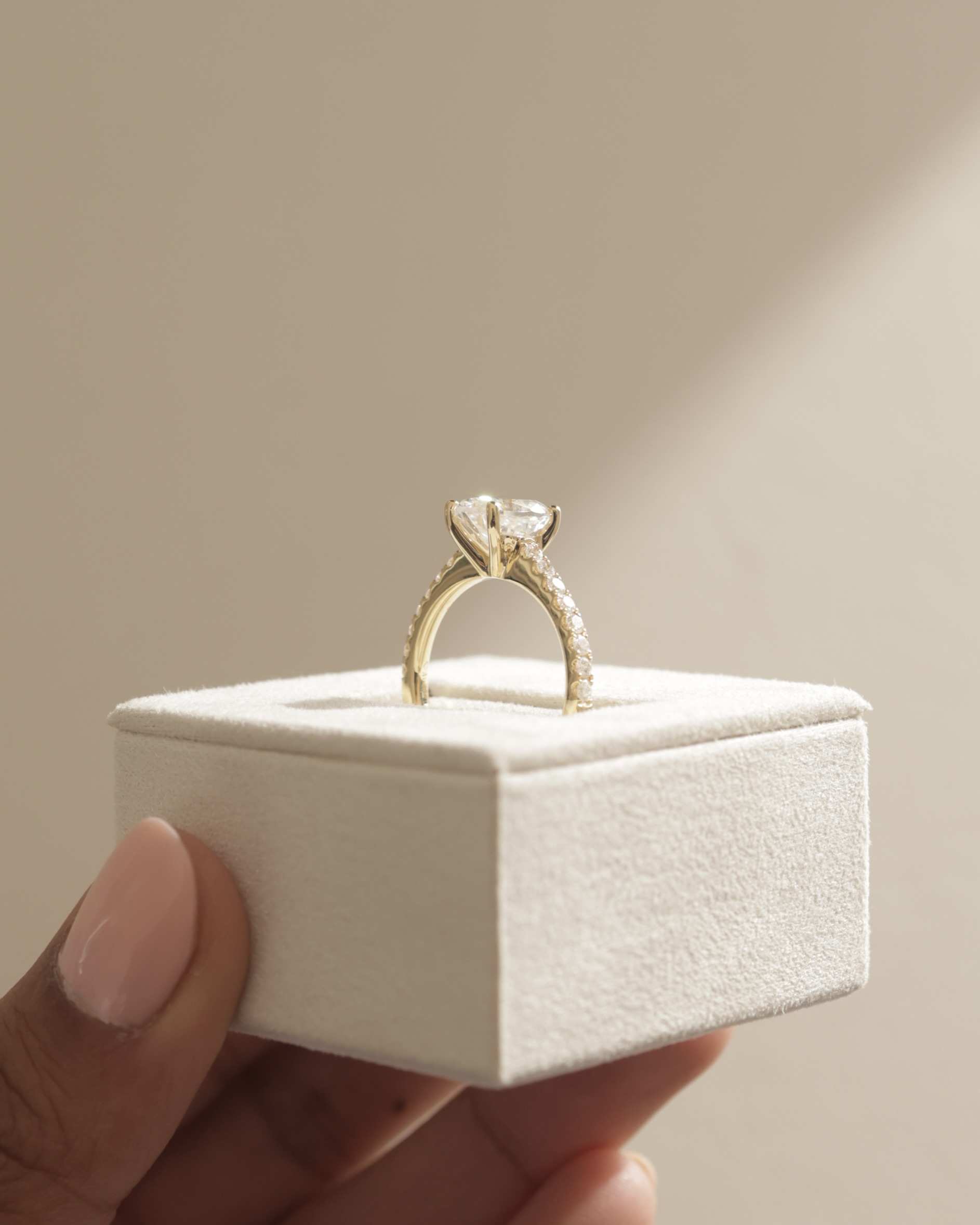 Eloise  Oval Pav Solitaire Lifestyle Image