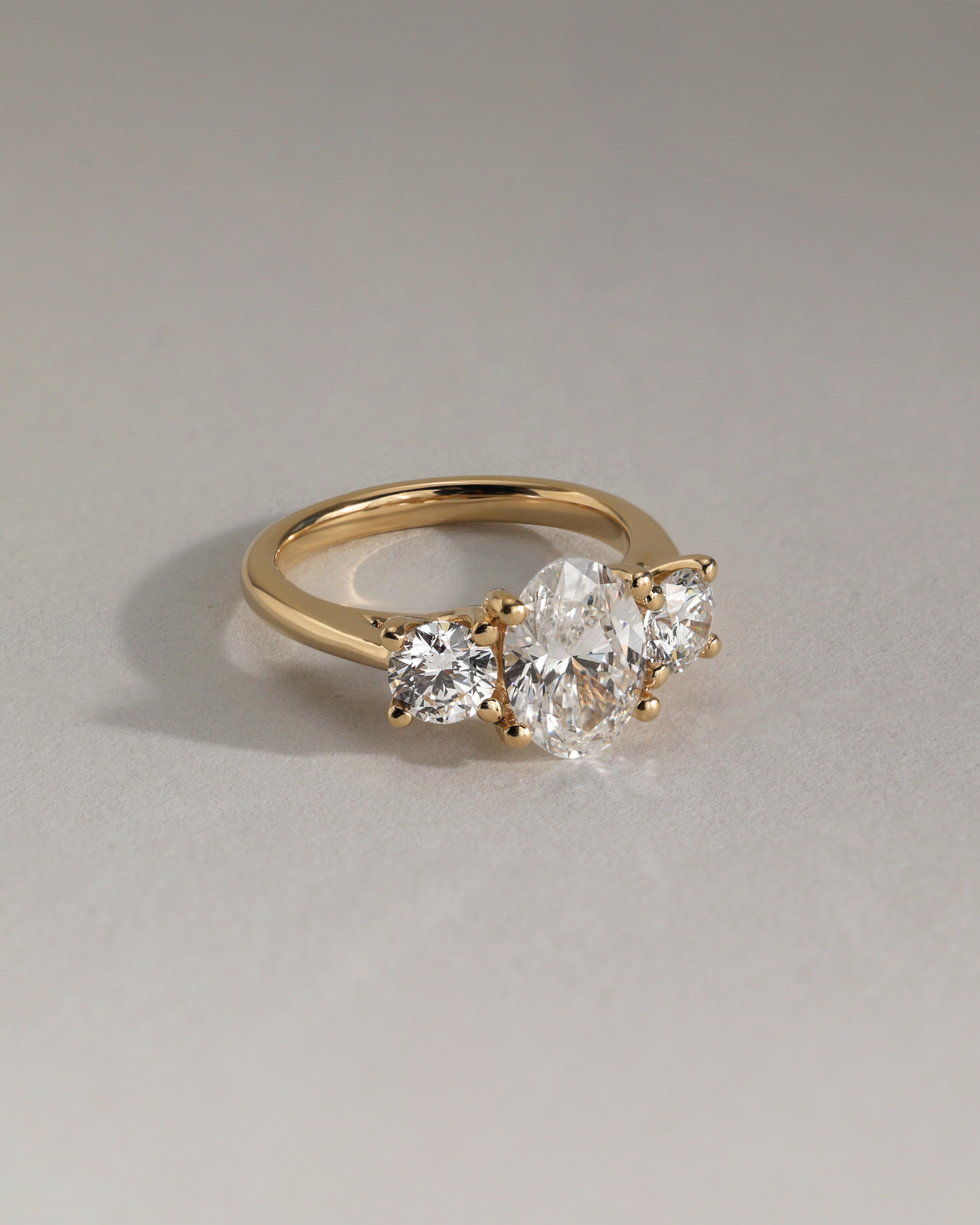 Grace  Trellis Oval Trilogy Lifestyle Image