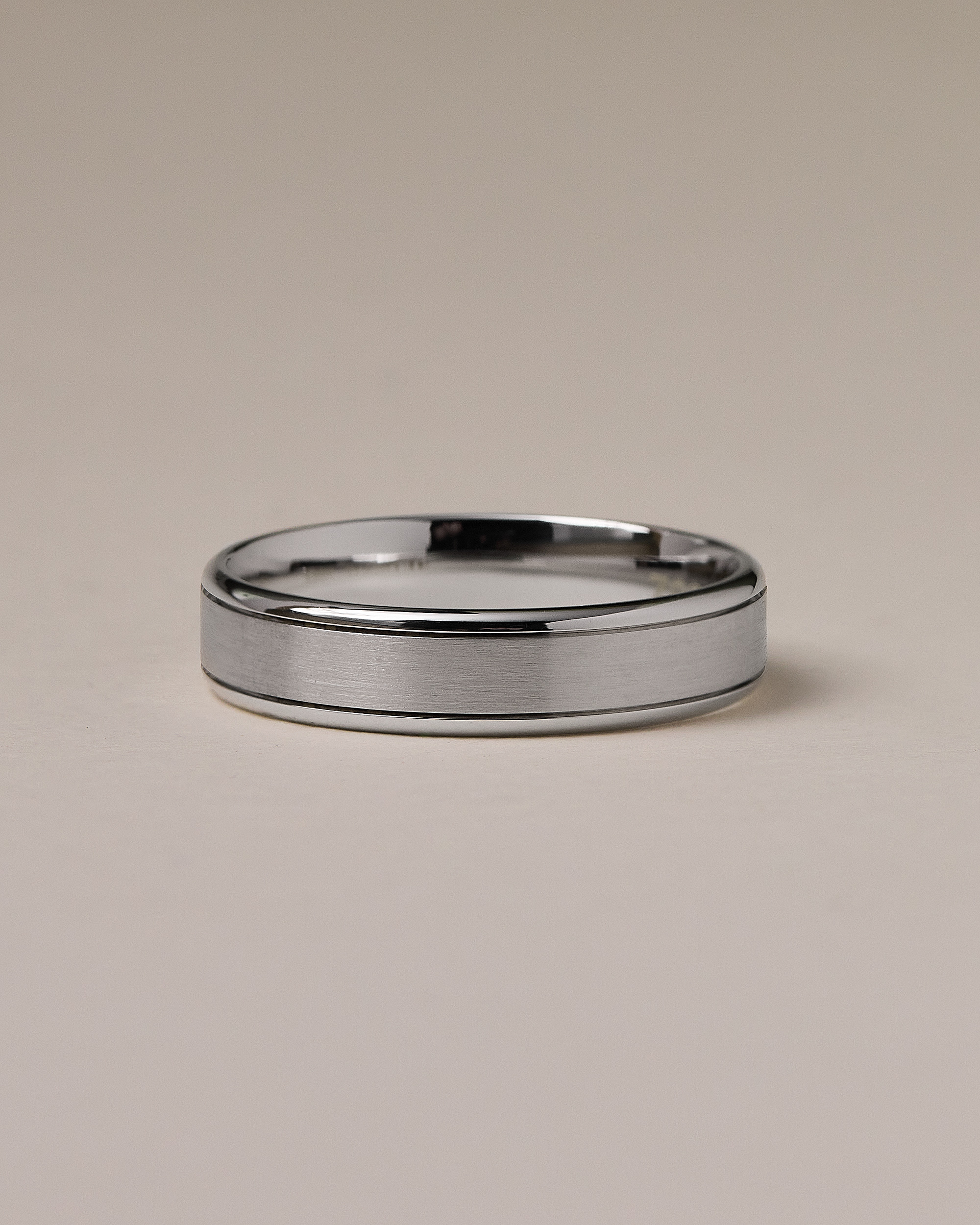 Jeremy Mens Wedding Ring Lifestyle Image
