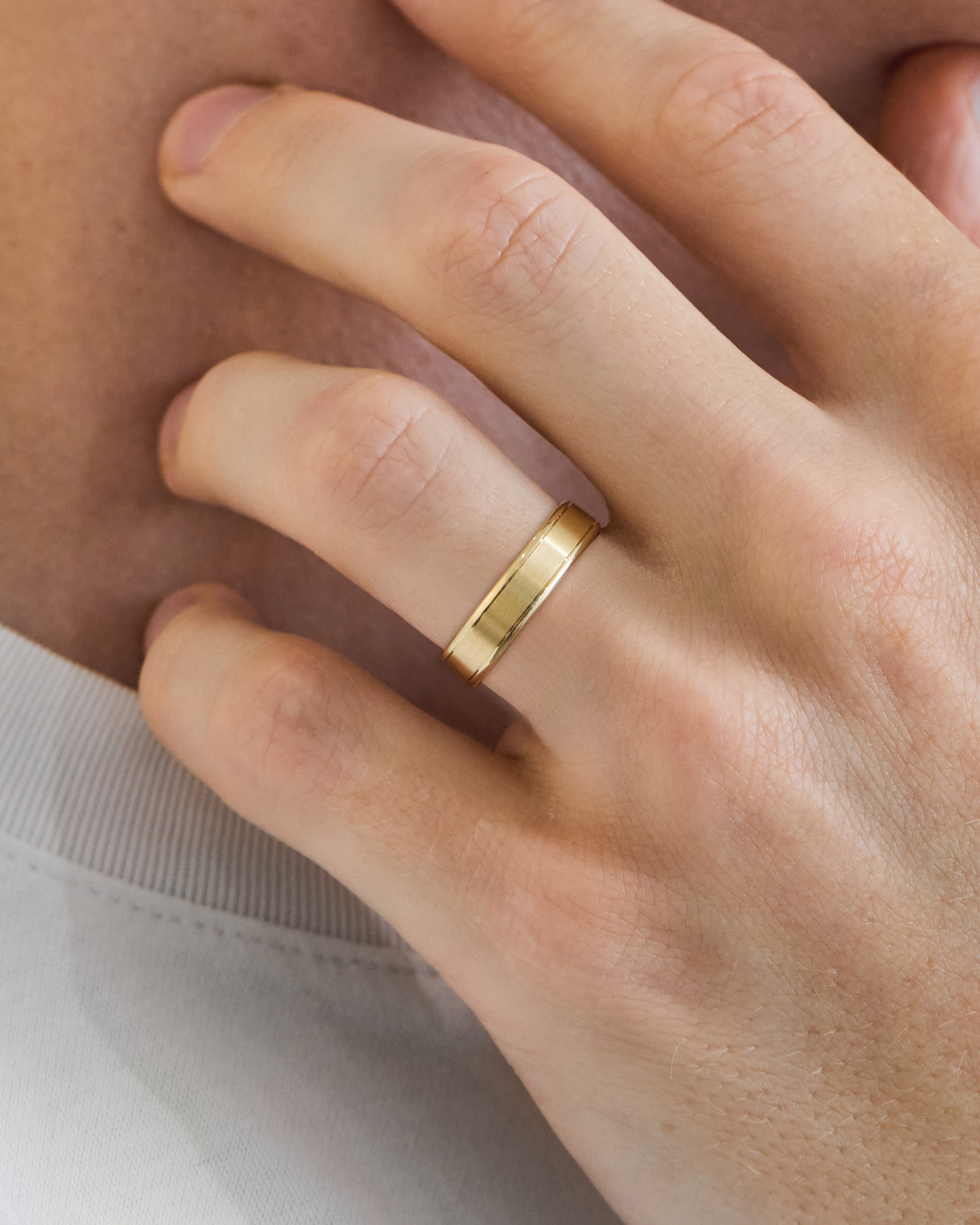 Jeremy Mens Wedding Ring Lifestyle Image