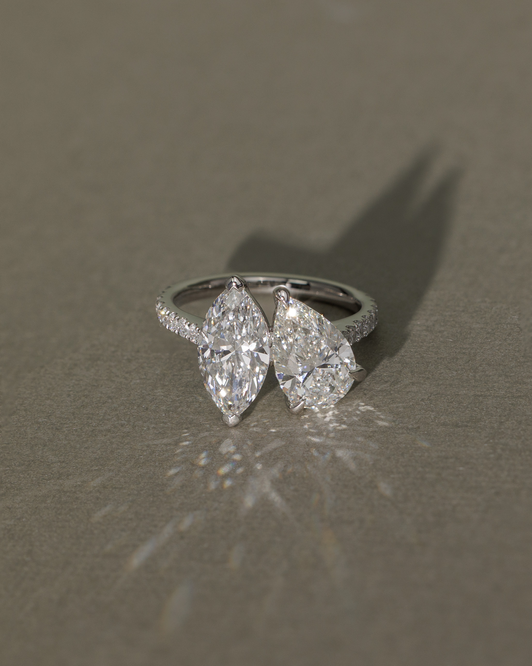 Noa - 5 Claw Toi Et Moi Lifestyle Image