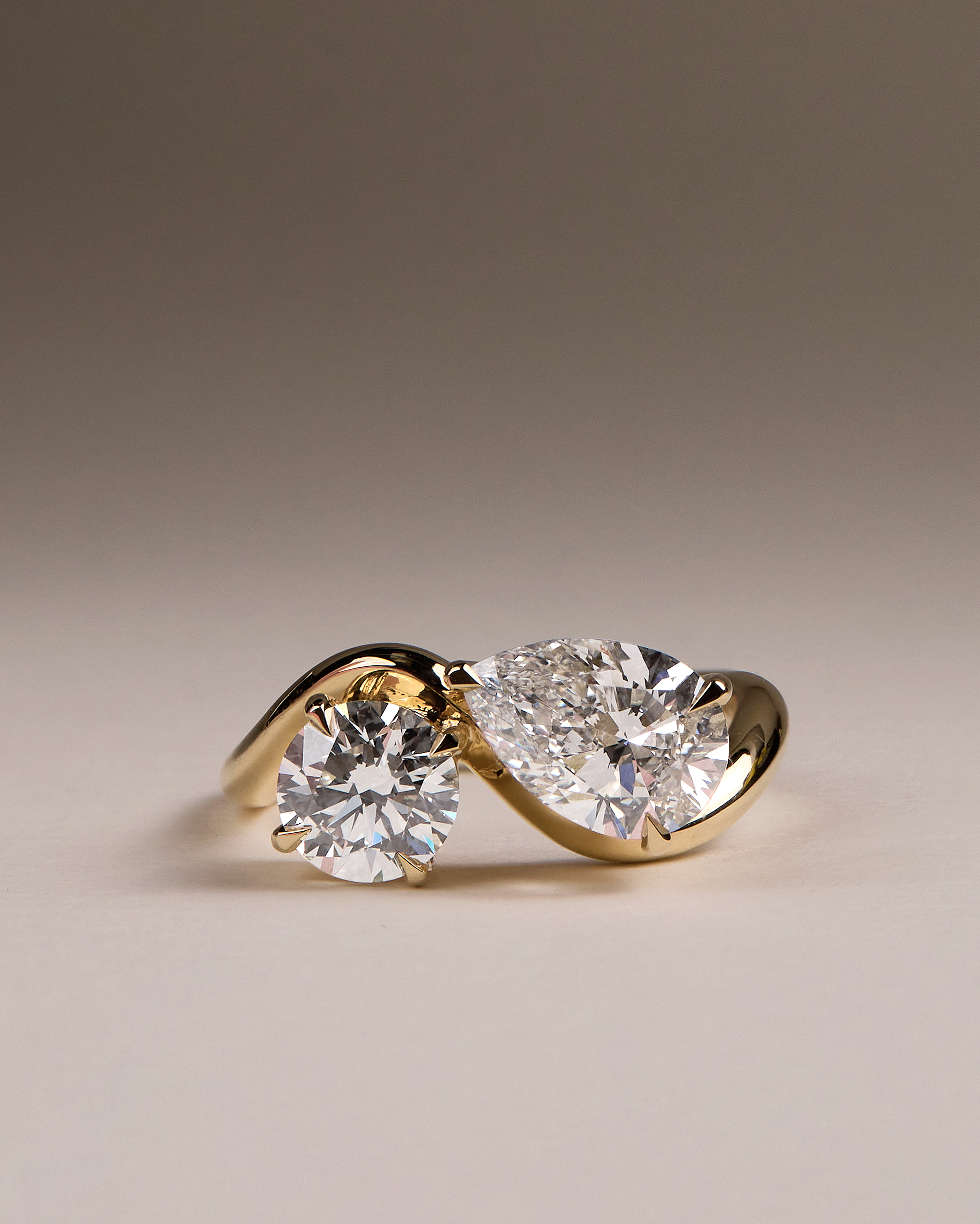 Noor - Pear and Round Stone Twist Toi et Moi Lifestyle Image