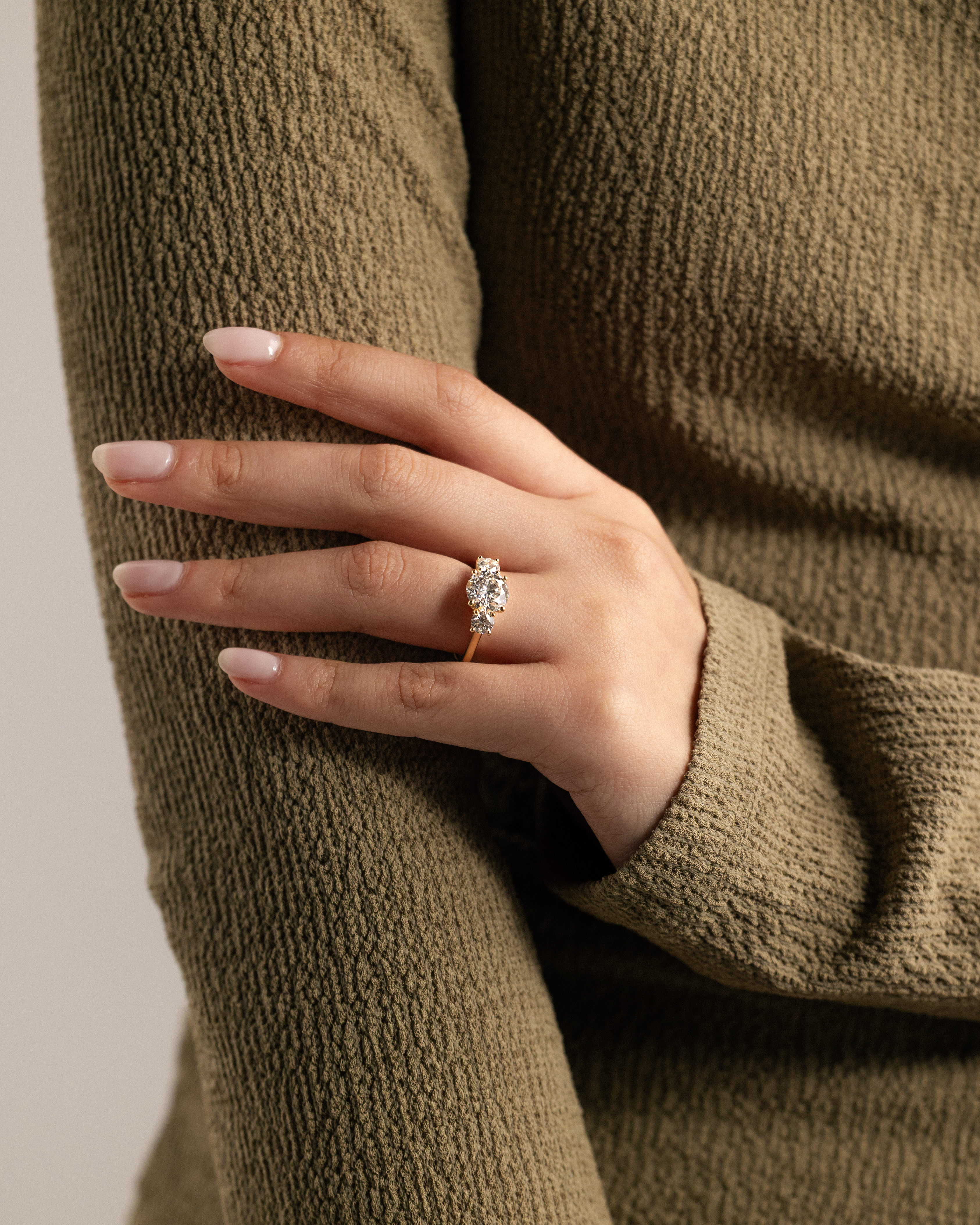 Octavia - Trellis Round Trilogy Lifestyle Image