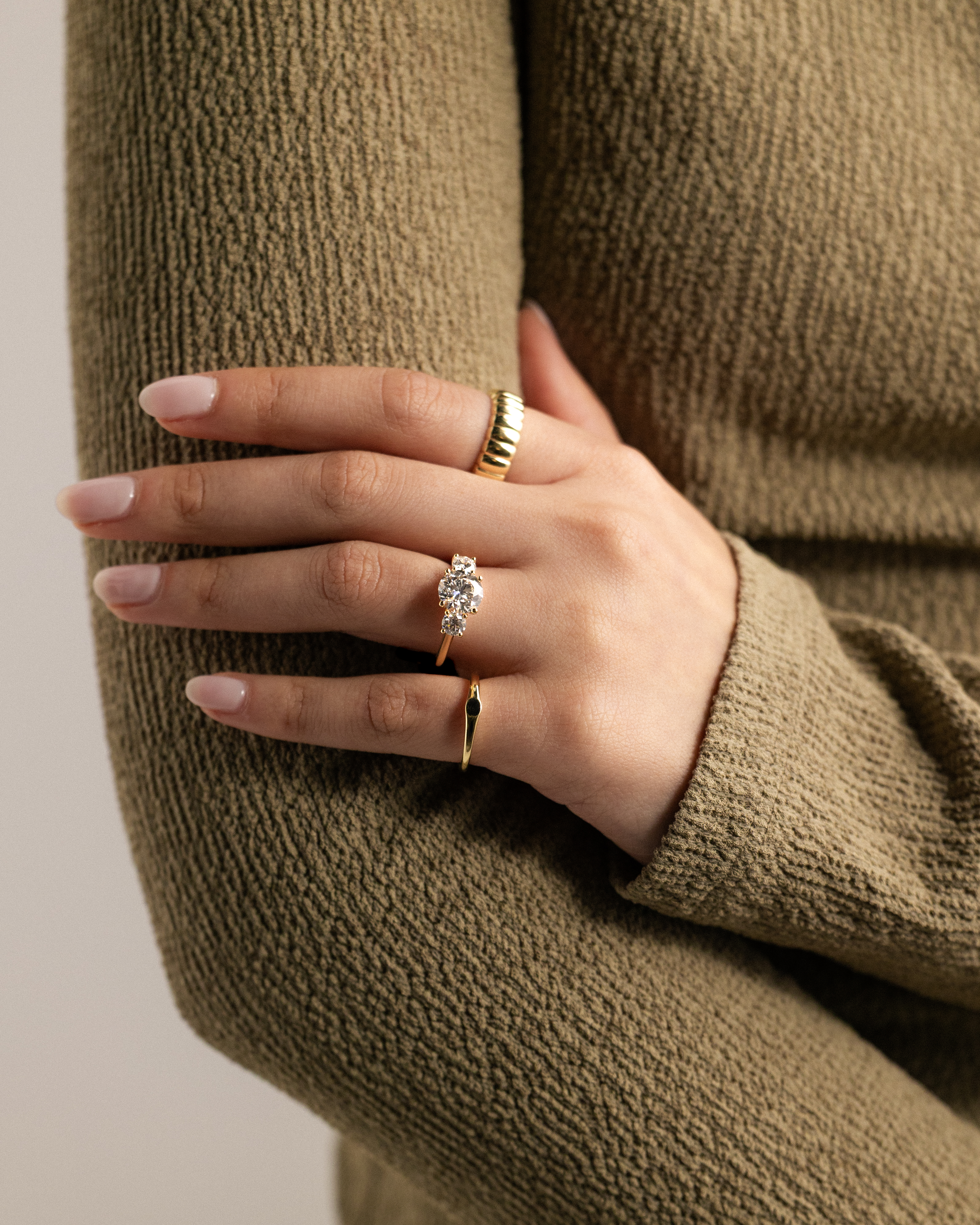 Octavia - Trellis Round Trilogy Lifestyle Image