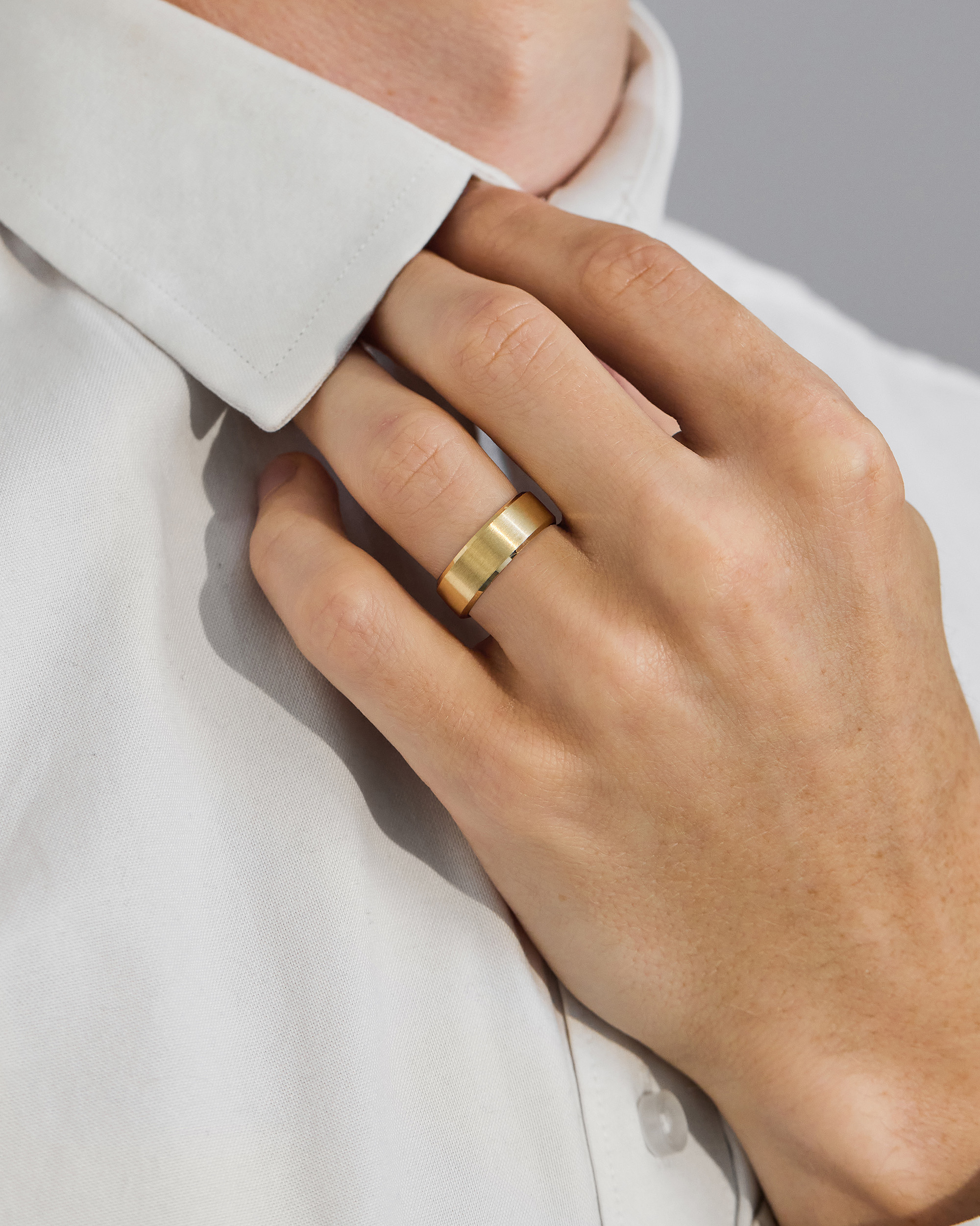 Peter Mens Wedding Ring Lifestyle Image