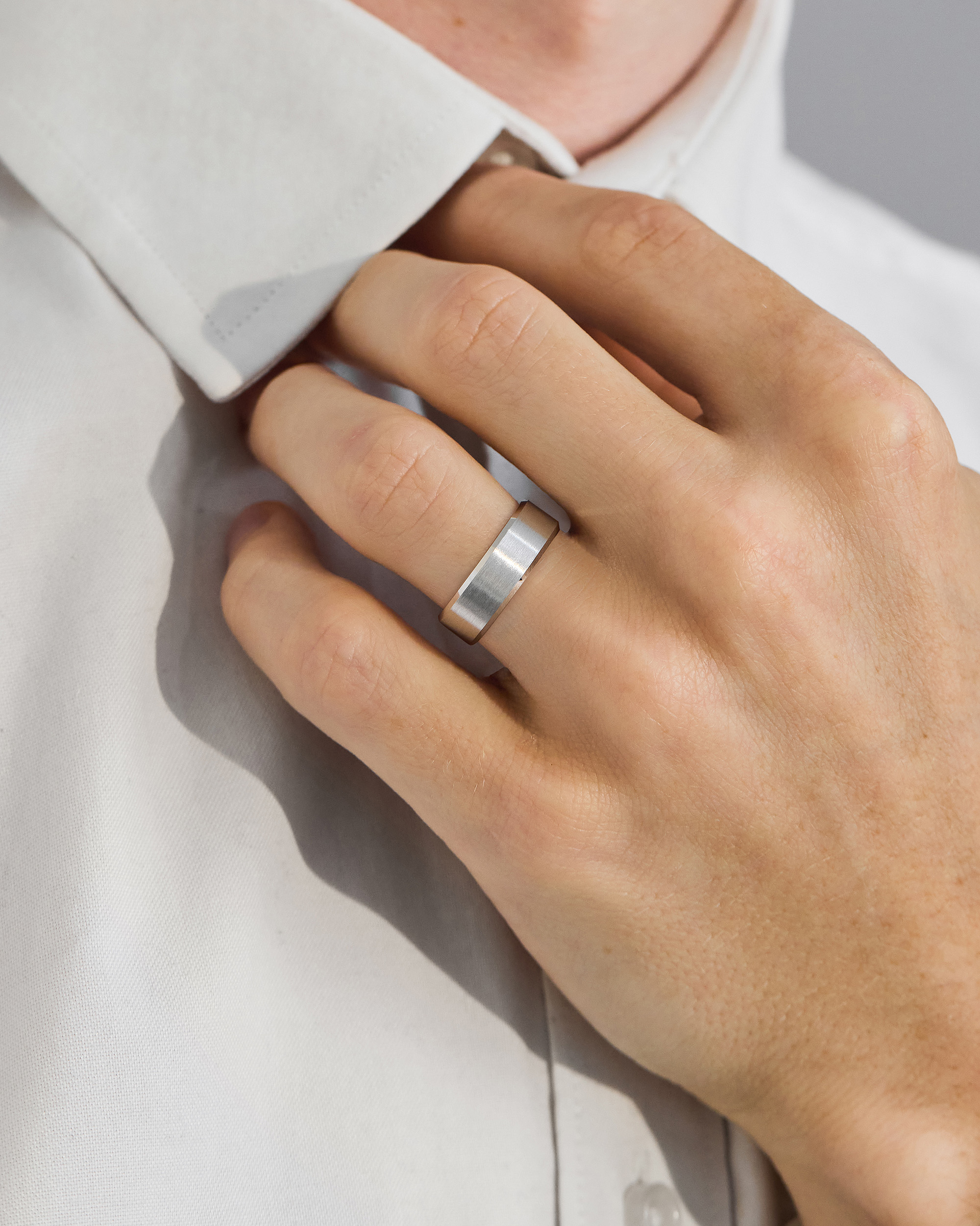 Peter Mens Wedding Ring Lifestyle Image