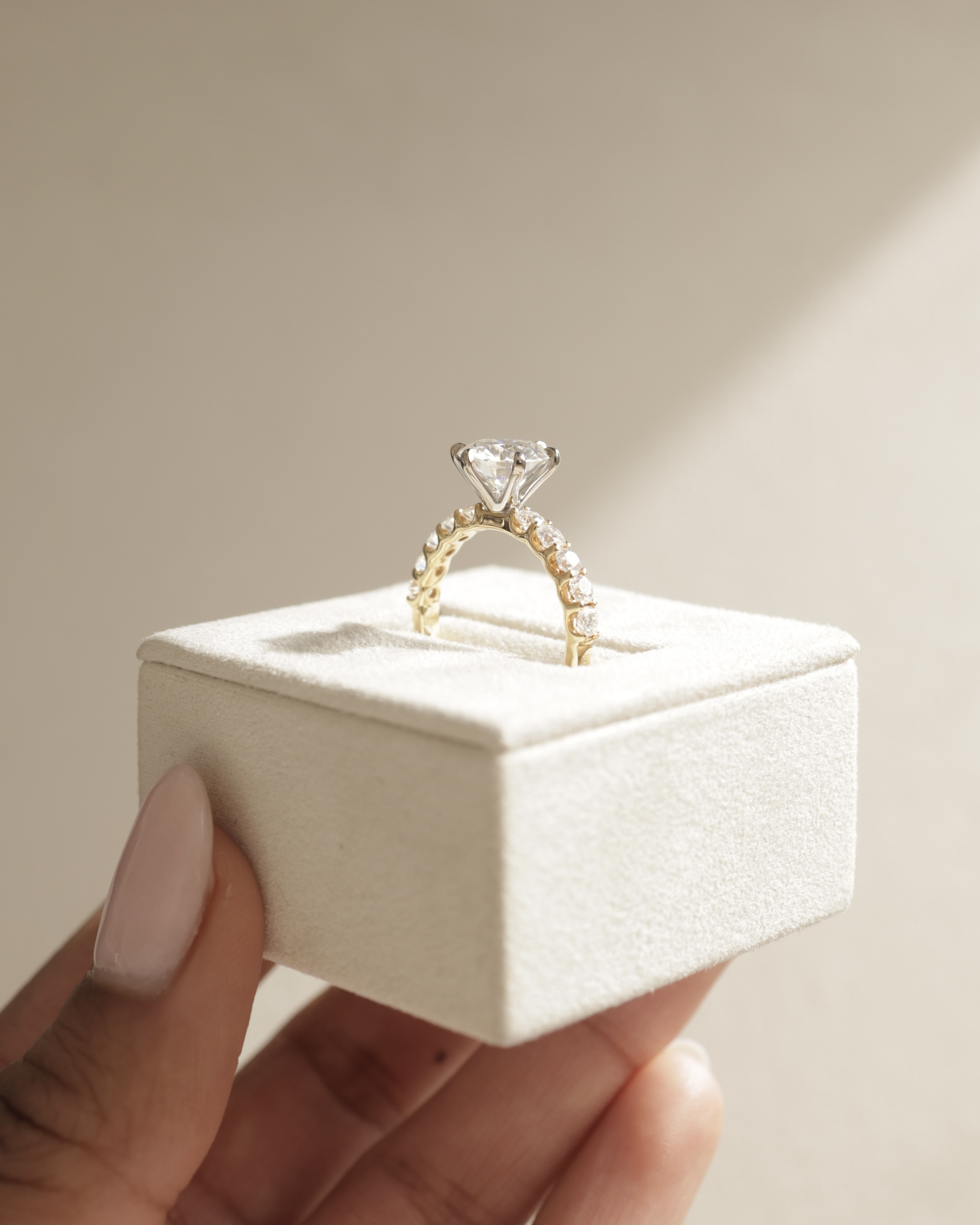 Quinn  6 Claw Round Solitaire Lifestyle Image