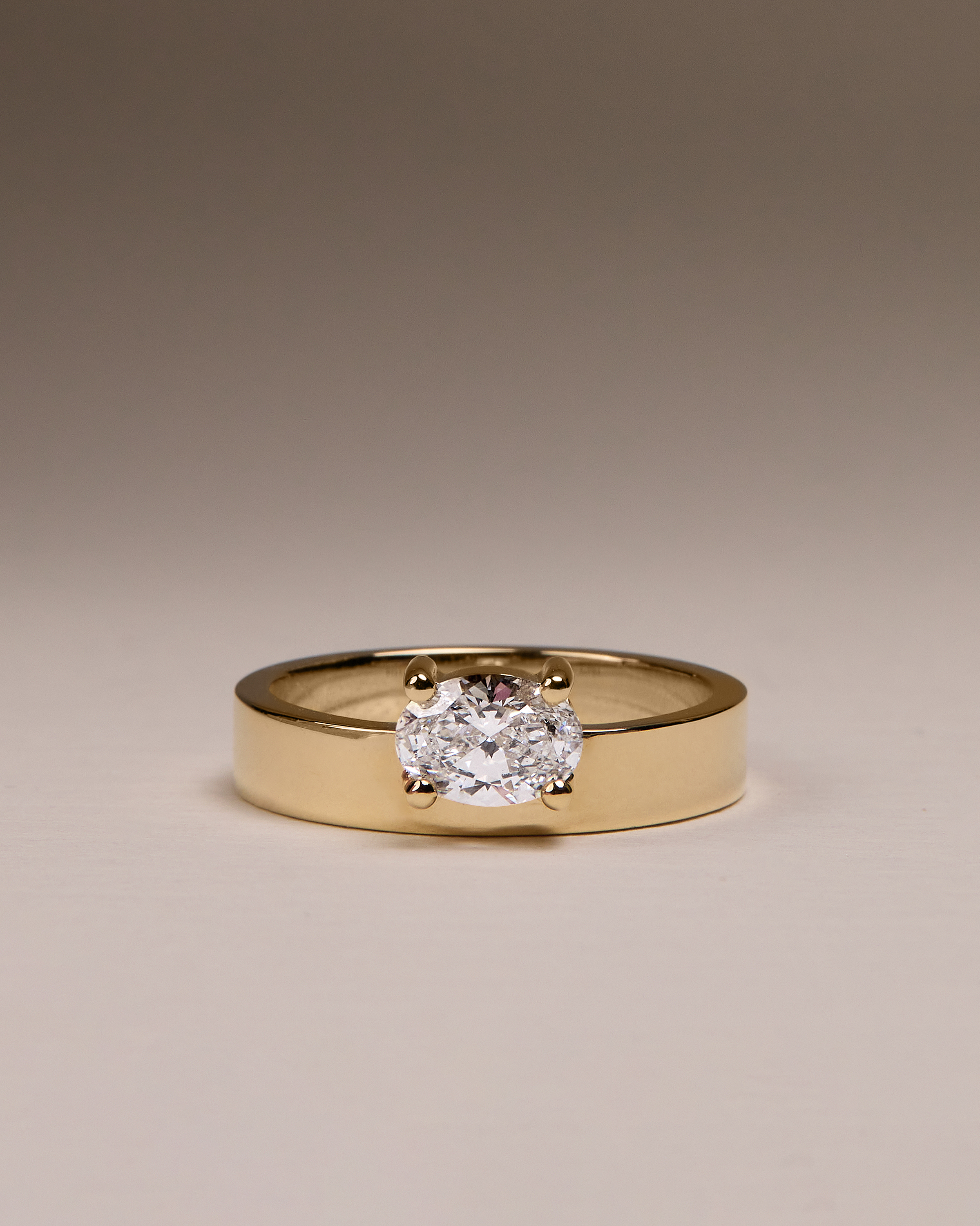 Soraya - East West Oval With Cigar Band Lifestyle Image