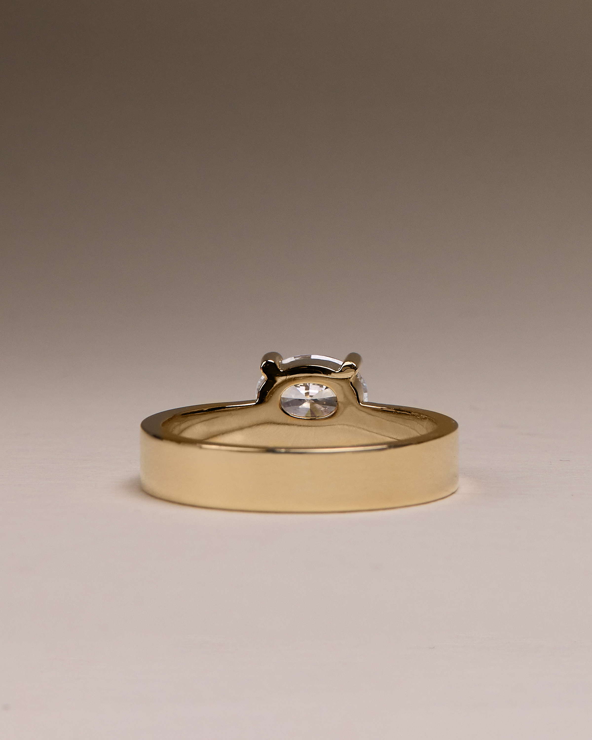 Soraya - East West Oval With Cigar Band Lifestyle Image