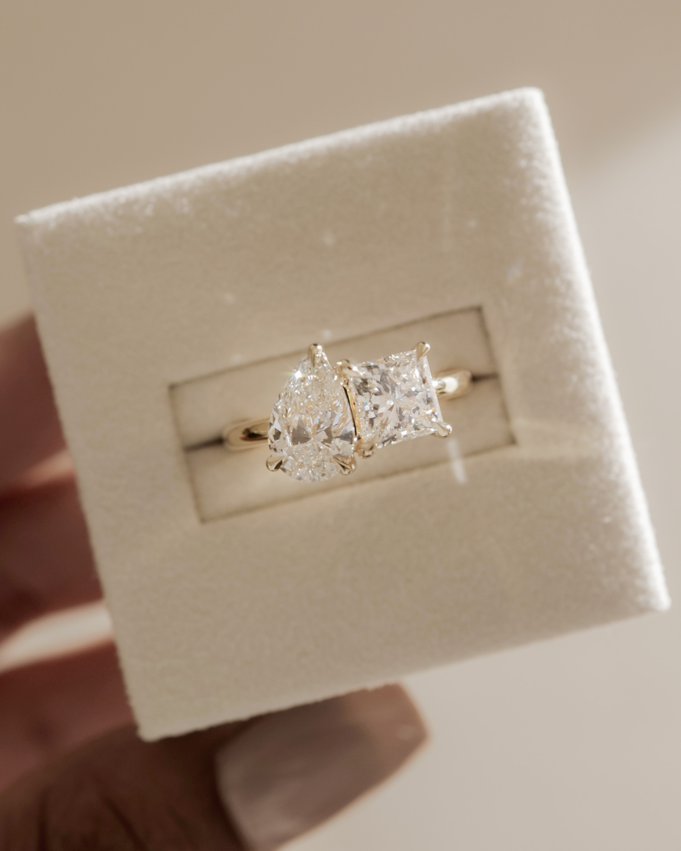 Svea - Pear and Princess Toi et Moi Lifestyle Image