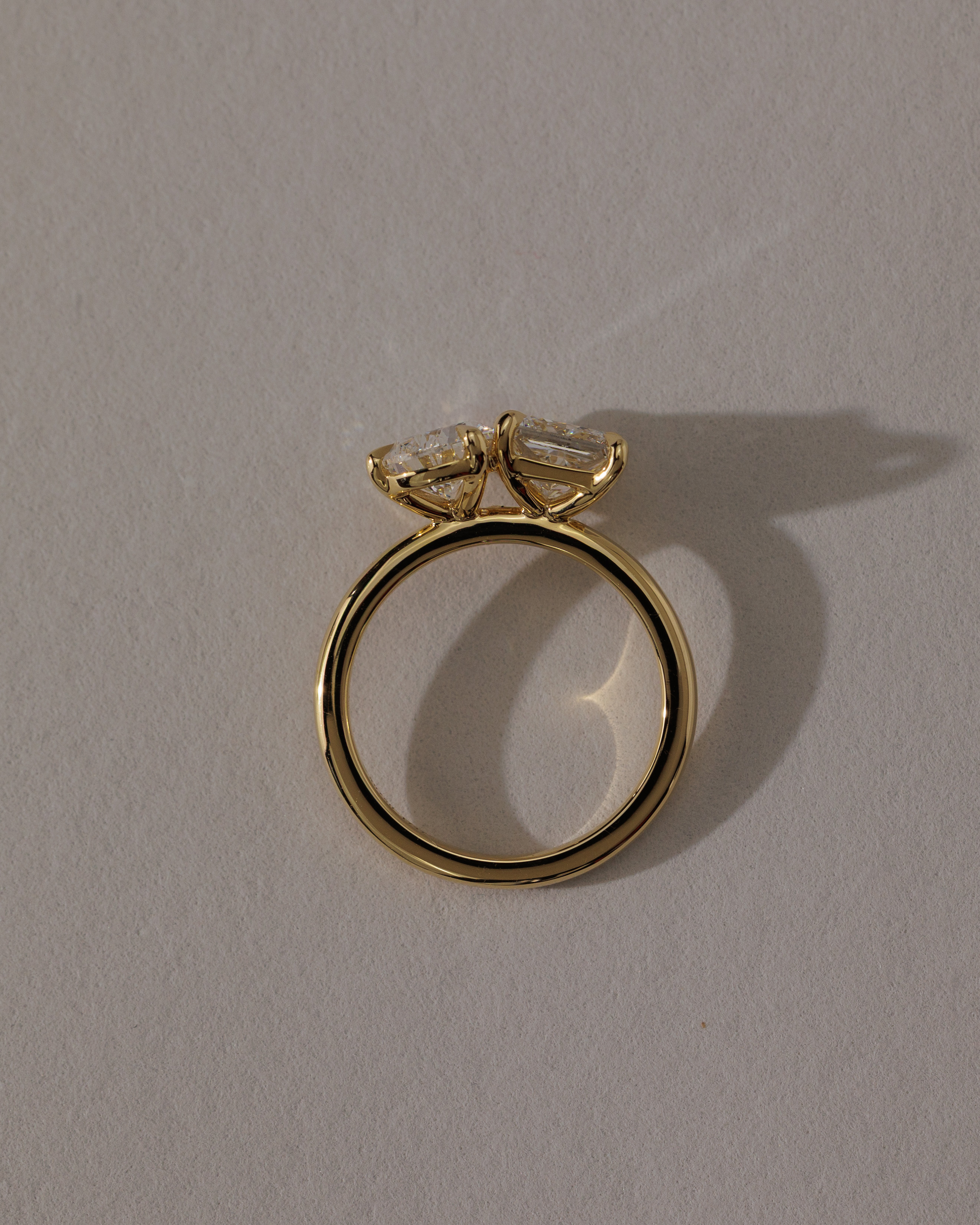 Svea - Pear and Princess Toi et Moi Lifestyle Image